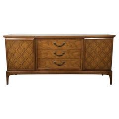 Mid-Century-Kommode mit 9 Schubladen und Messingbeschlägen von United Furniture
