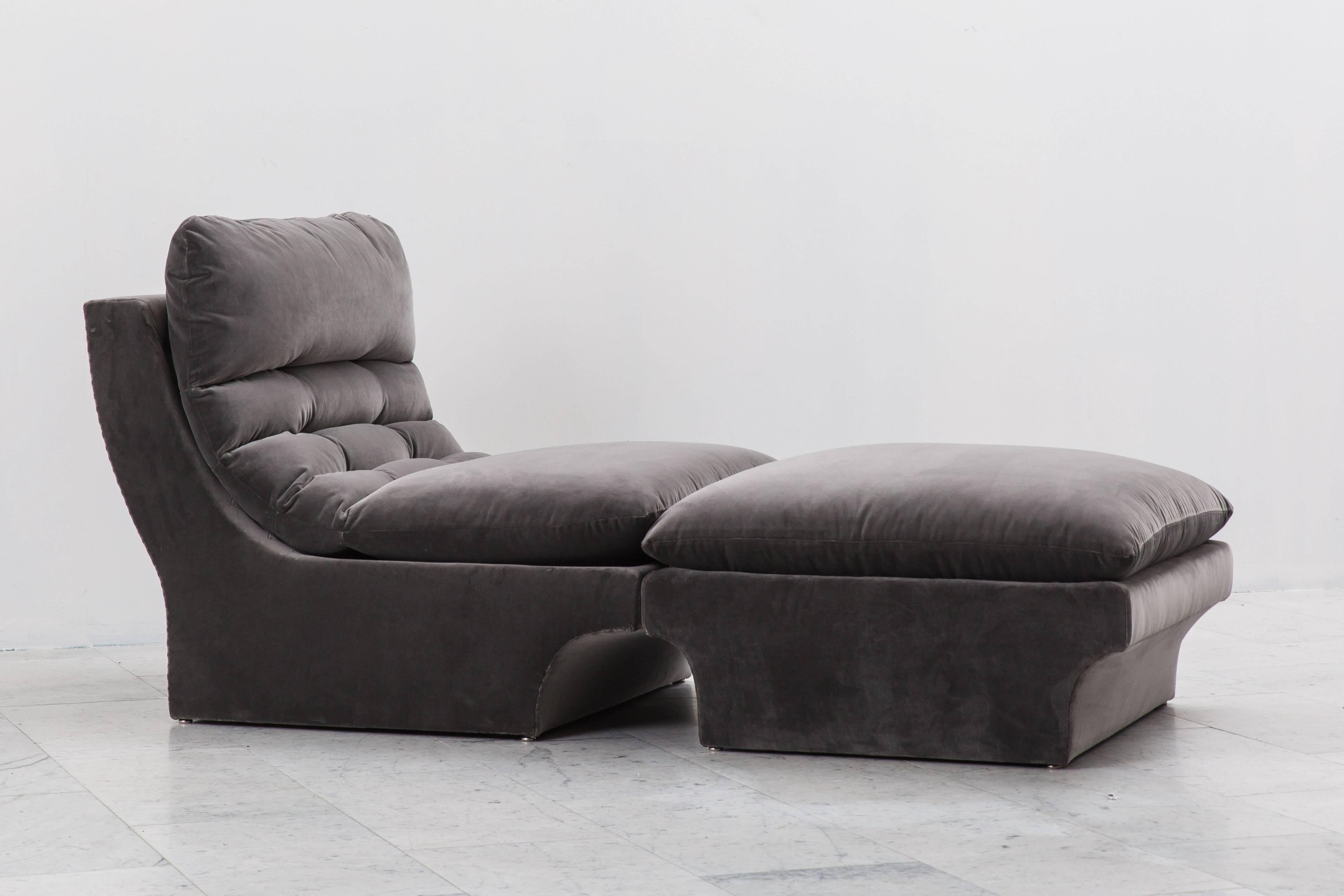 These two-part modular chaise lounges by  for Preview may be arranged separately or as one large module. Positioned to face each other, the chaise lounges become an intimate love-seat perfect for conversation. Featuring rounded curves and luxurious