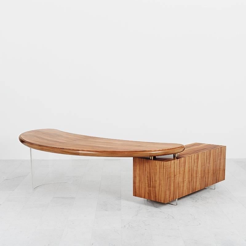 Vladimir Kagan, Boomerang Executive Desk and Cabinet, circa 1970s In Excellent Condition In New York, NY