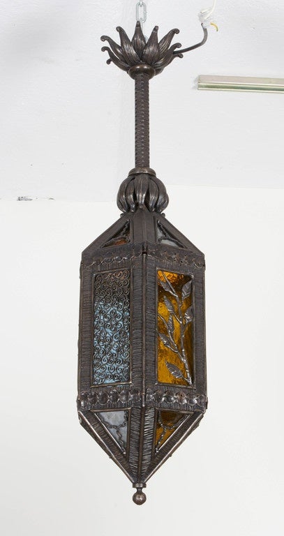 Kiss Wrought Iron Lantern In Good Condition For Sale In Bridgewater, CT