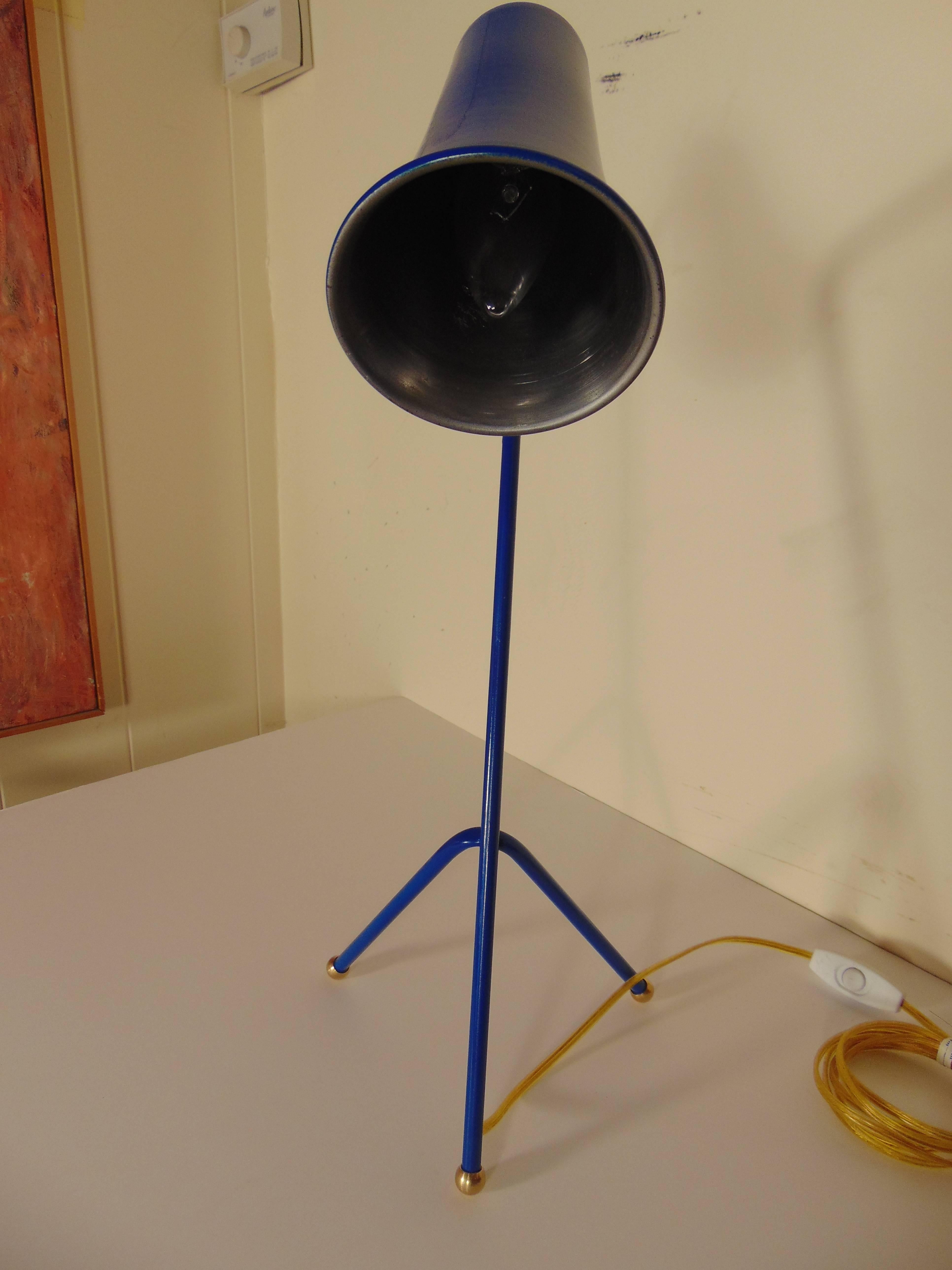 Vanguard Table Lamp, made in the USA by Lou Blass In Excellent Condition For Sale In Hudson, NY
