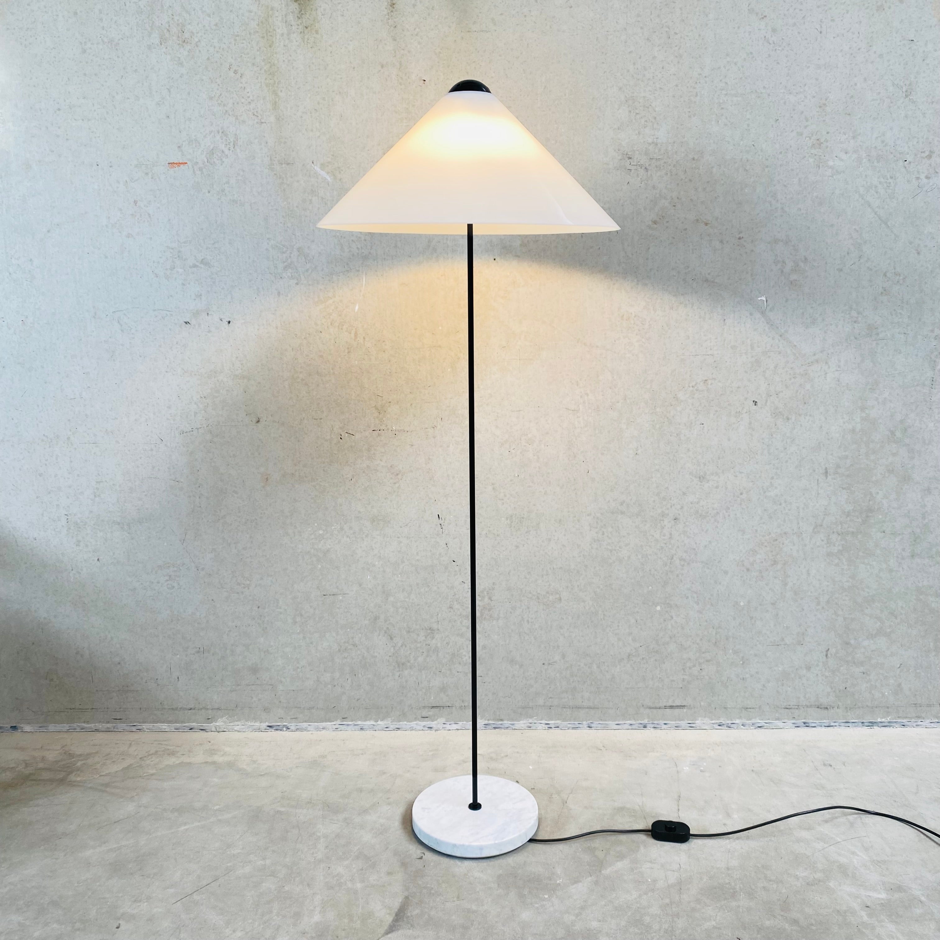 Mid-Century Floor Lamp "Snow" by Vico Magistretti for Oluce Italy 1970 For Sale