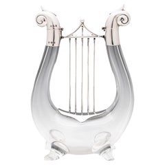 Carafe à décanter en forme de lyre surmontée d'argent, Hukin & Heath