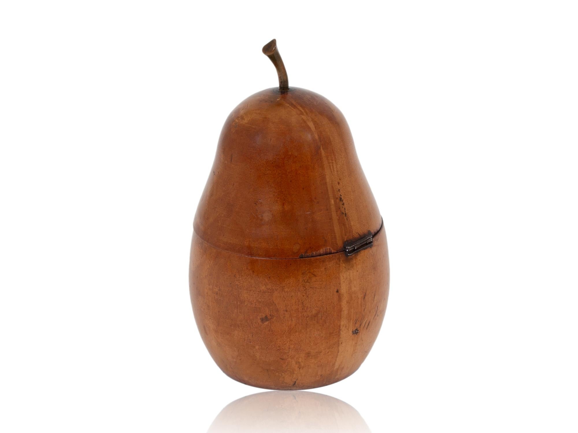 Europeo Antico porta tè Continental Novelty Pear Fruit in vendita