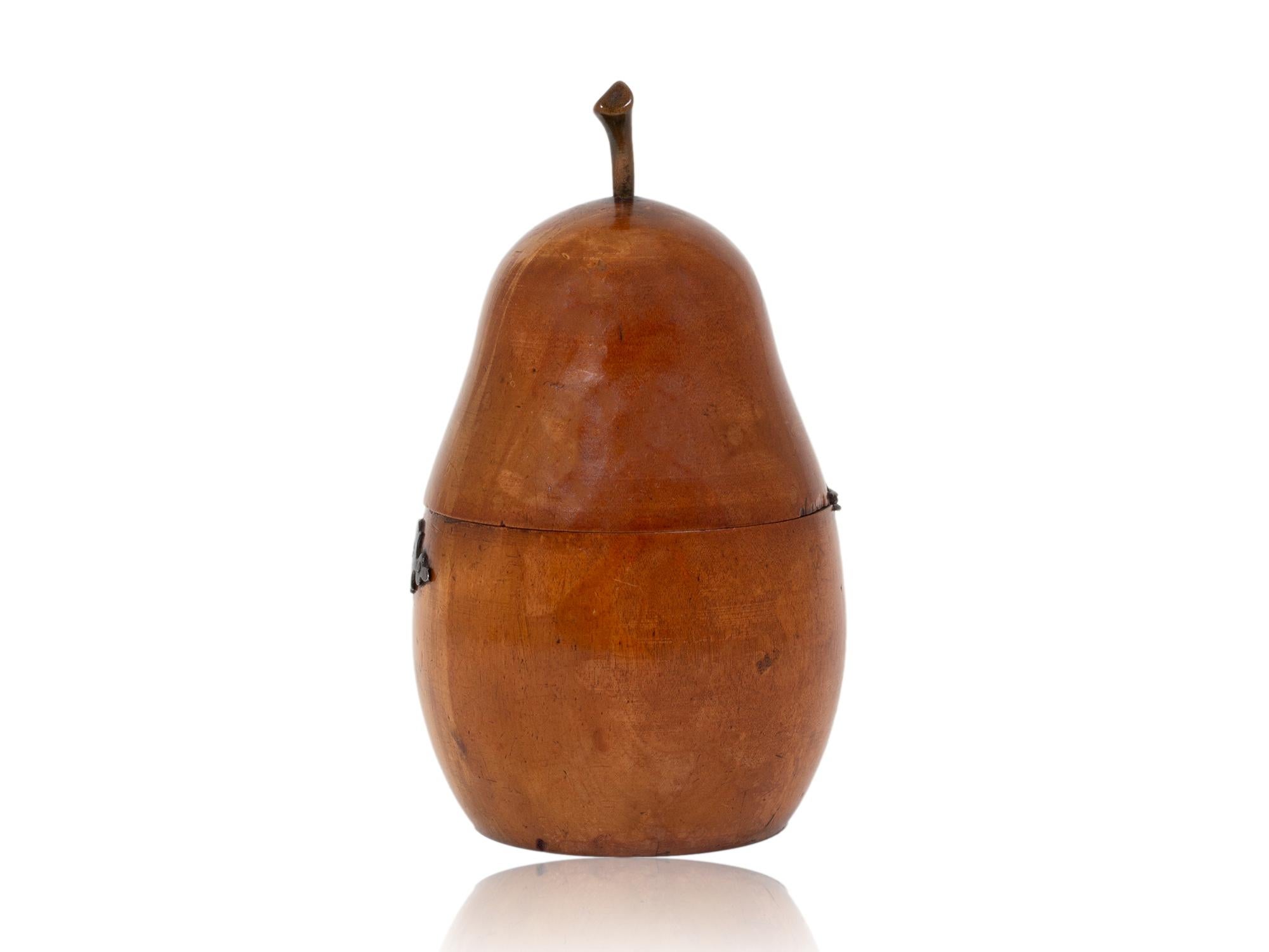 Antico porta tè Continental Novelty Pear Fruit In condizioni buone in vendita a Northampton, GB
