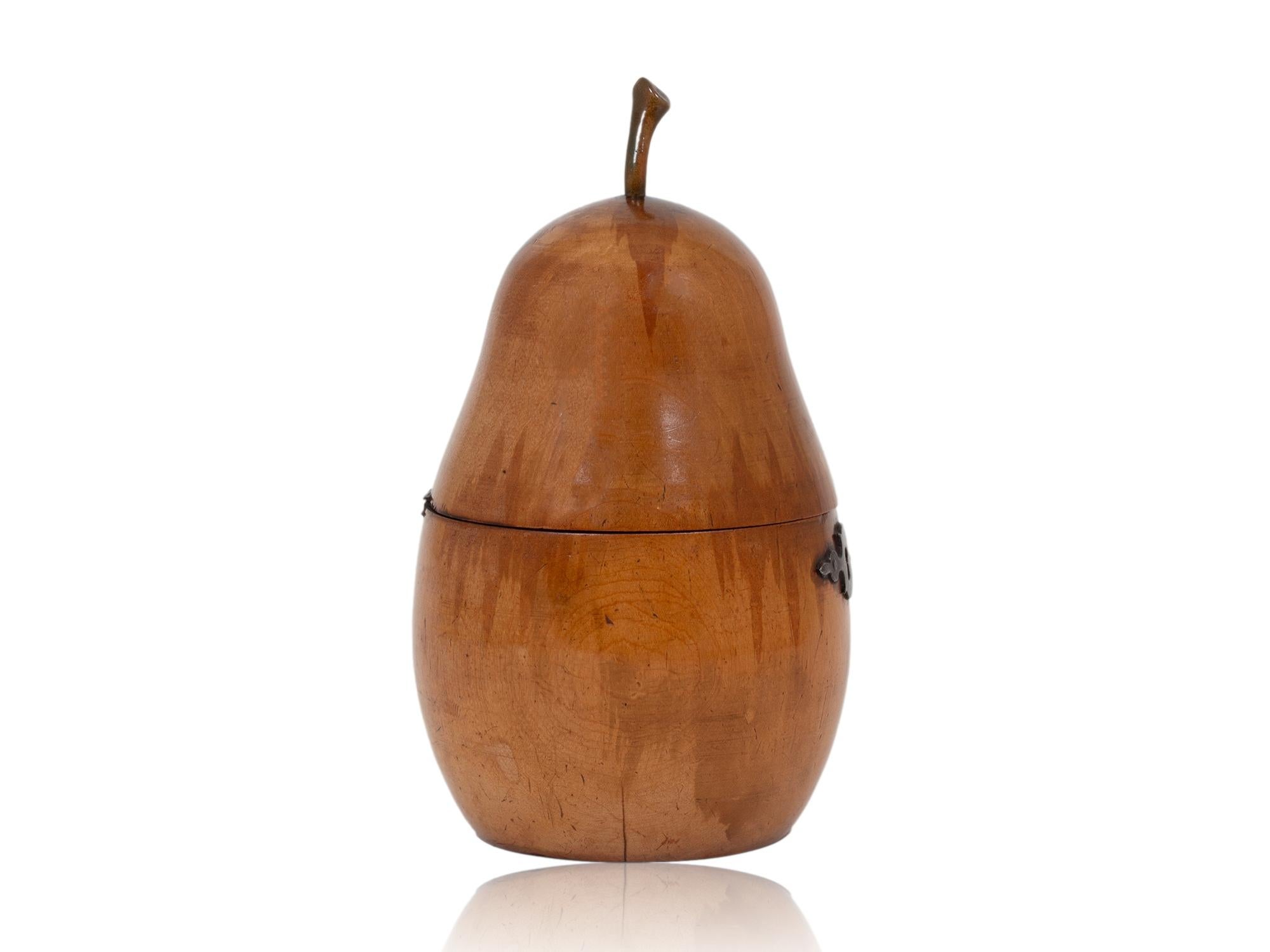 Acciaio da gioielleria Antico porta tè Continental Novelty Pear Fruit in vendita