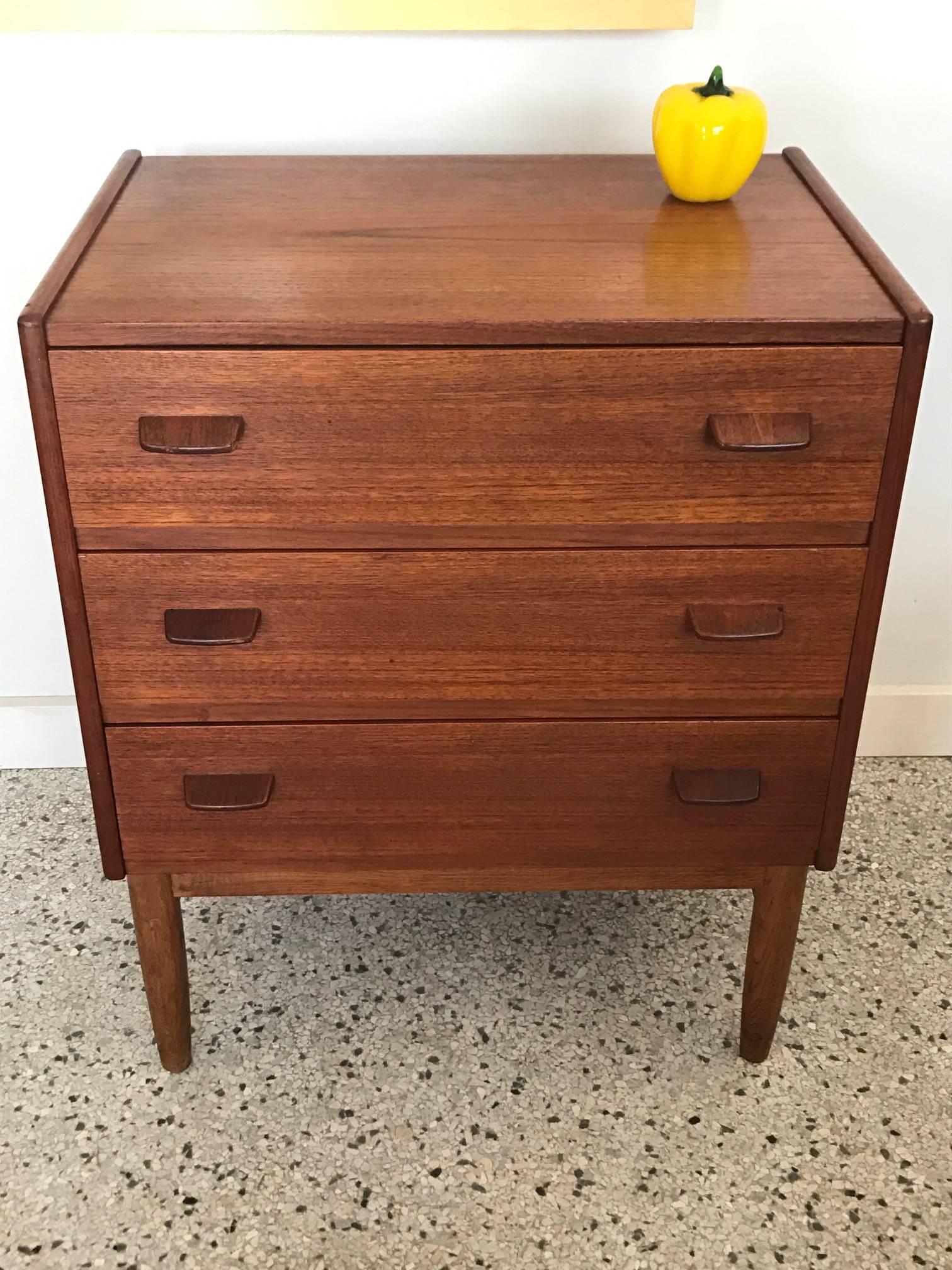 Poul M. Volther Danish small chest of drawers 1960s FDB Mobler, Denmark. Nicely with rich patina teak case, light oak base. Three drawers-ideal as a bedside chest or small storage piece.
 