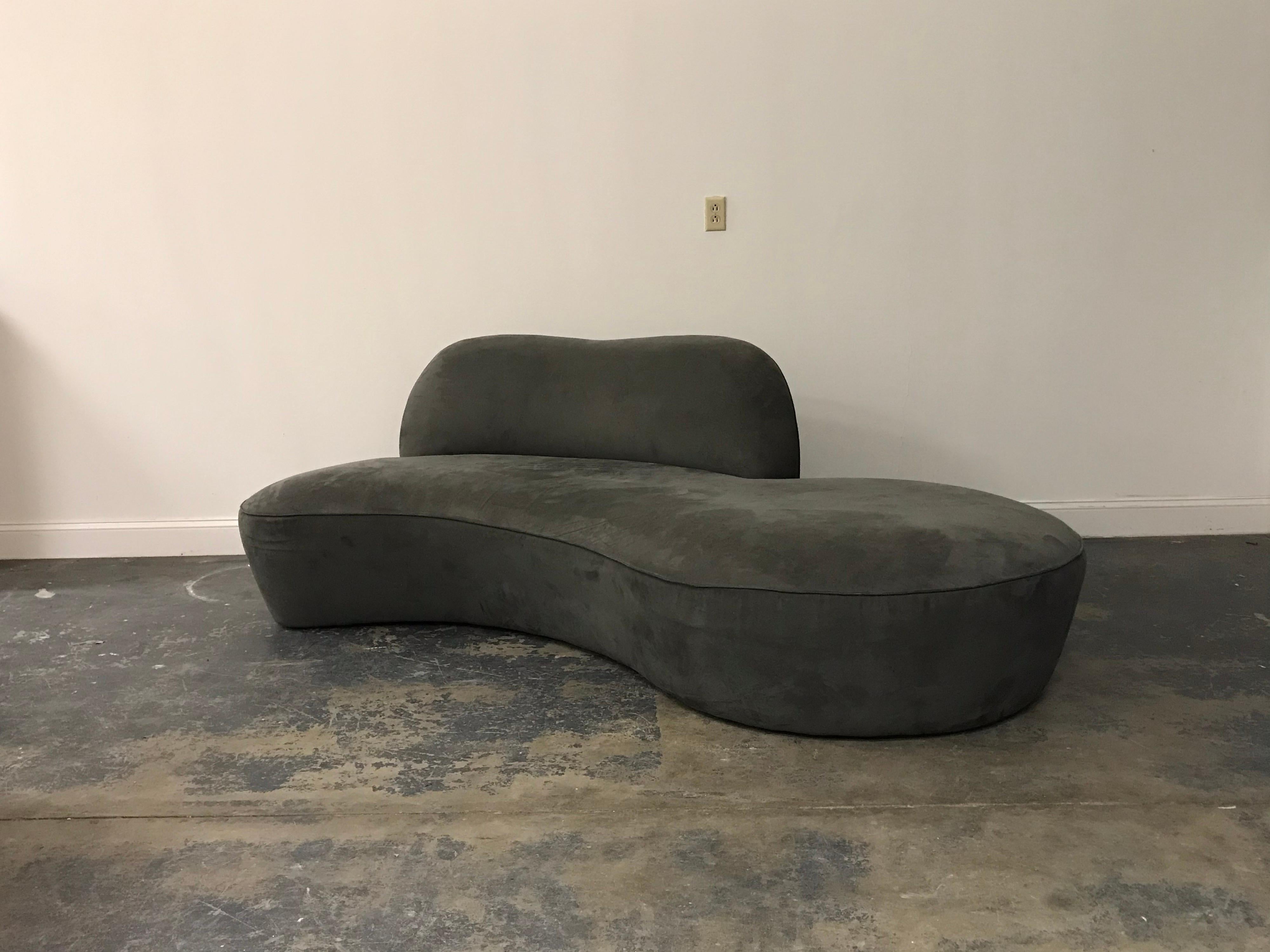 Vladimir Kagan “Zoe” Freeform Sofa, Organic Modernist, Microfiber In Fair Condition In St.Petersburg, FL