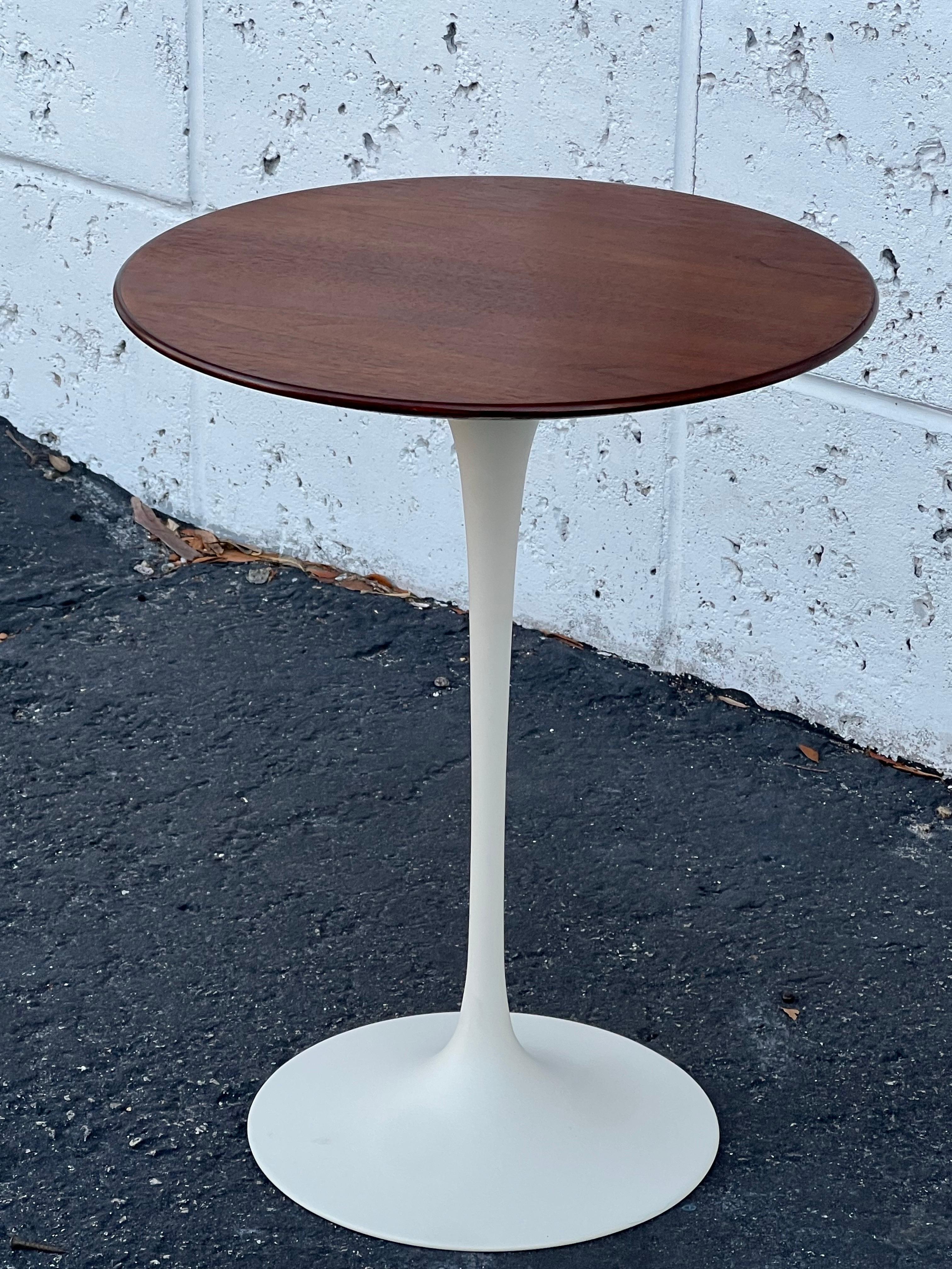 Acier Table d'appoint Tulip International de Eero Saarinen pour Knoll en vente