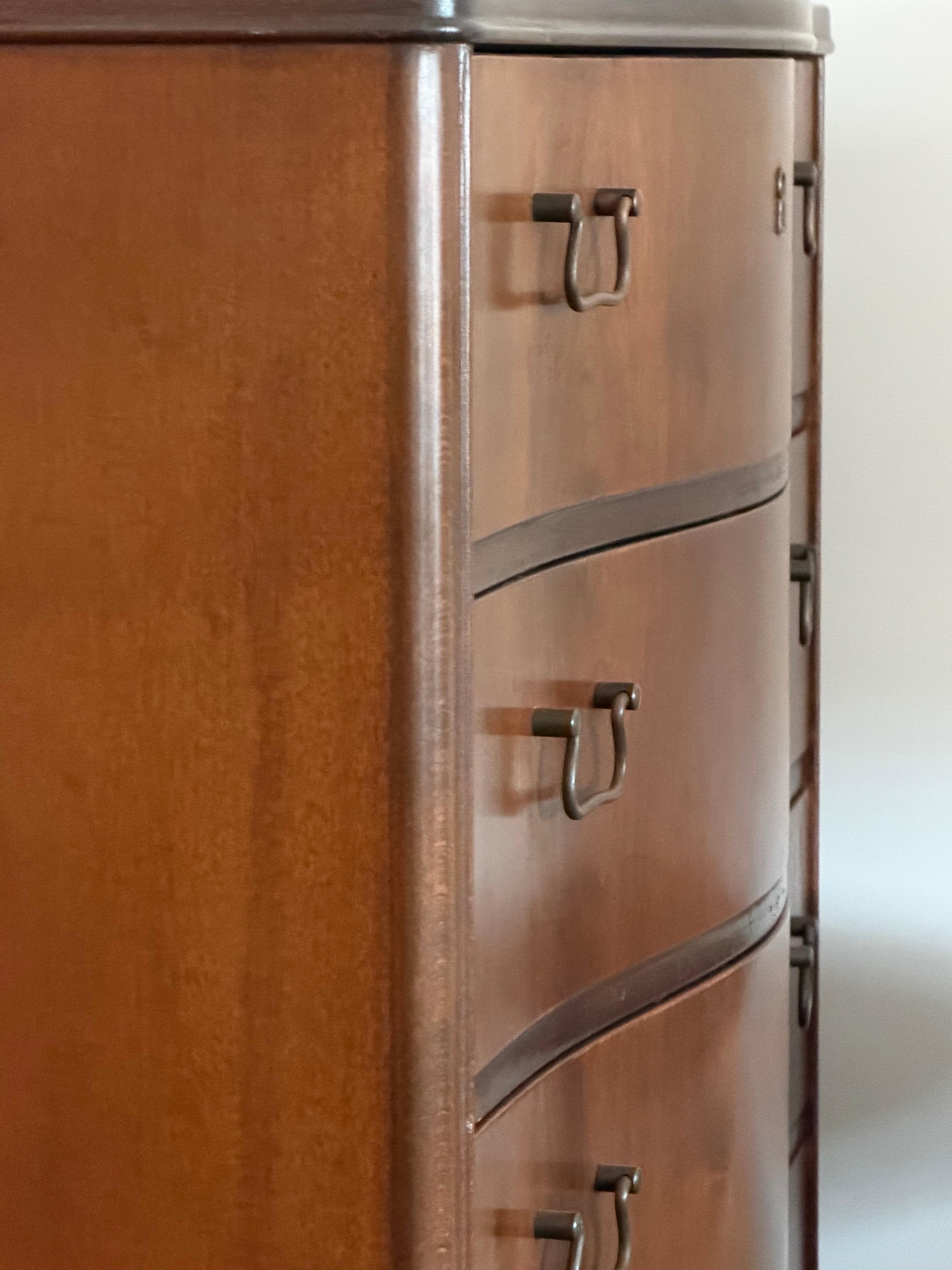 Cassettiera danese alta a sette cassetti 5