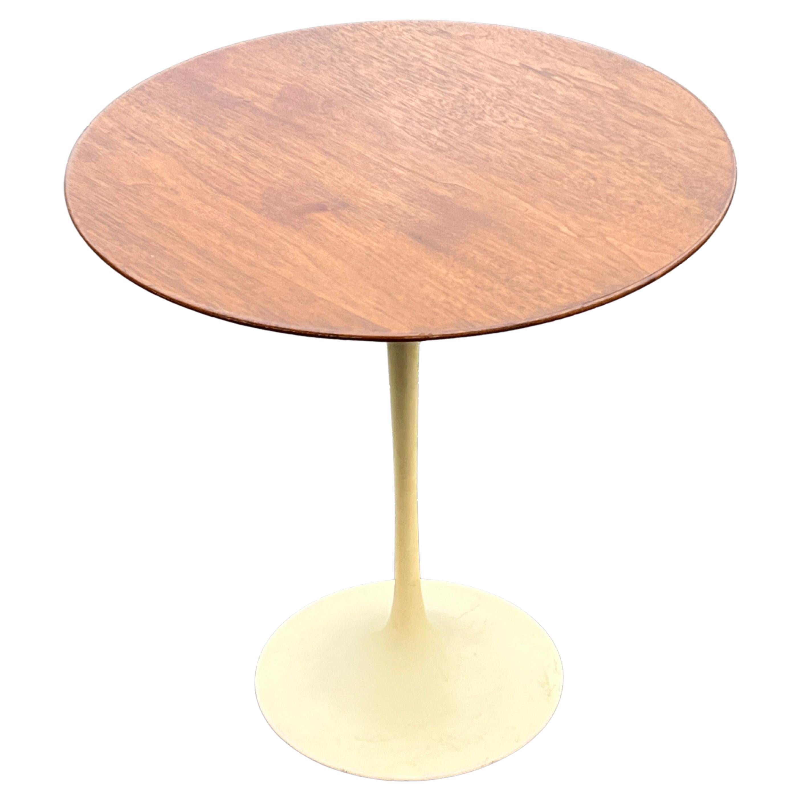 Knoll Saarinen Side Table with Walnut Top For Sale