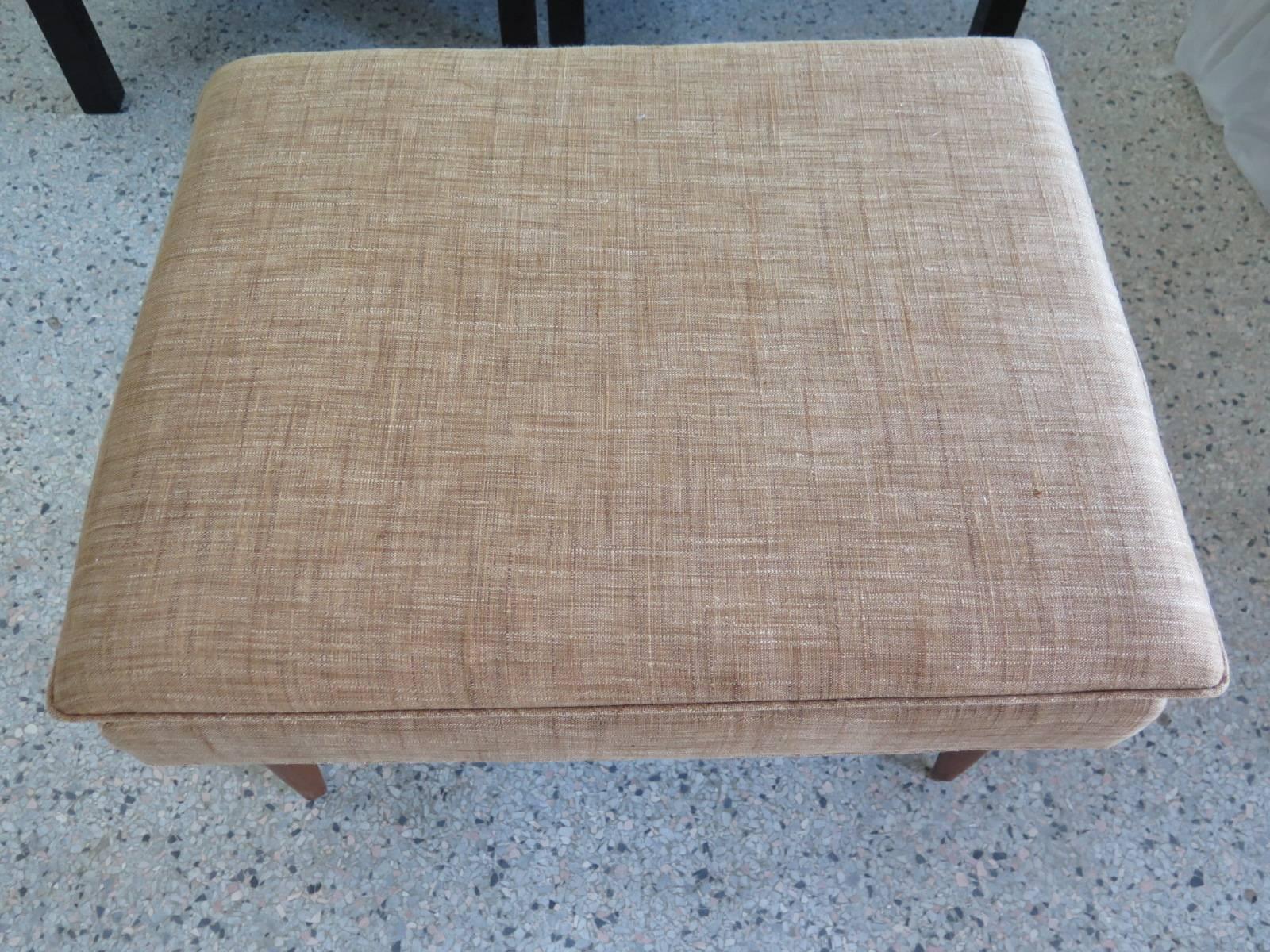 Mid-Century Modern John Stuart Ottoman with Sculpted Legs For Sale