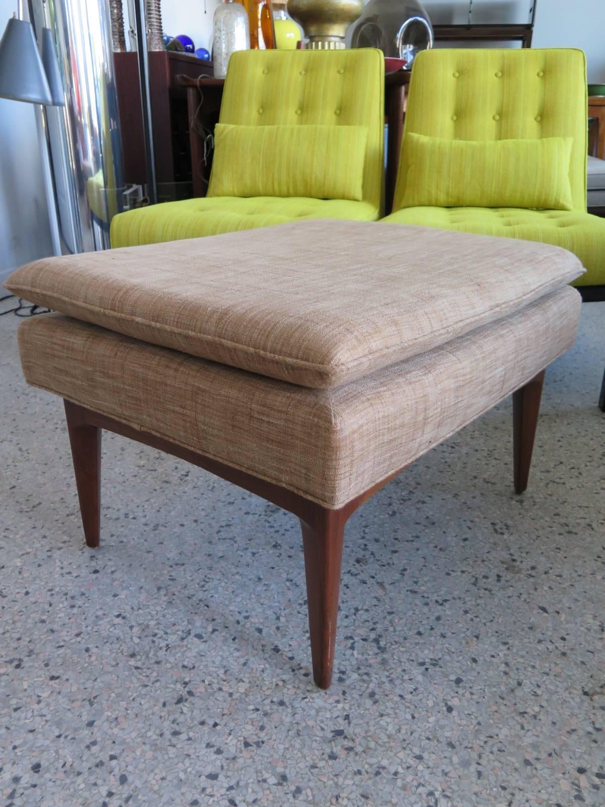 John Stuart Ottoman with Sculpted Legs In Excellent Condition For Sale In St.Petersburg, FL