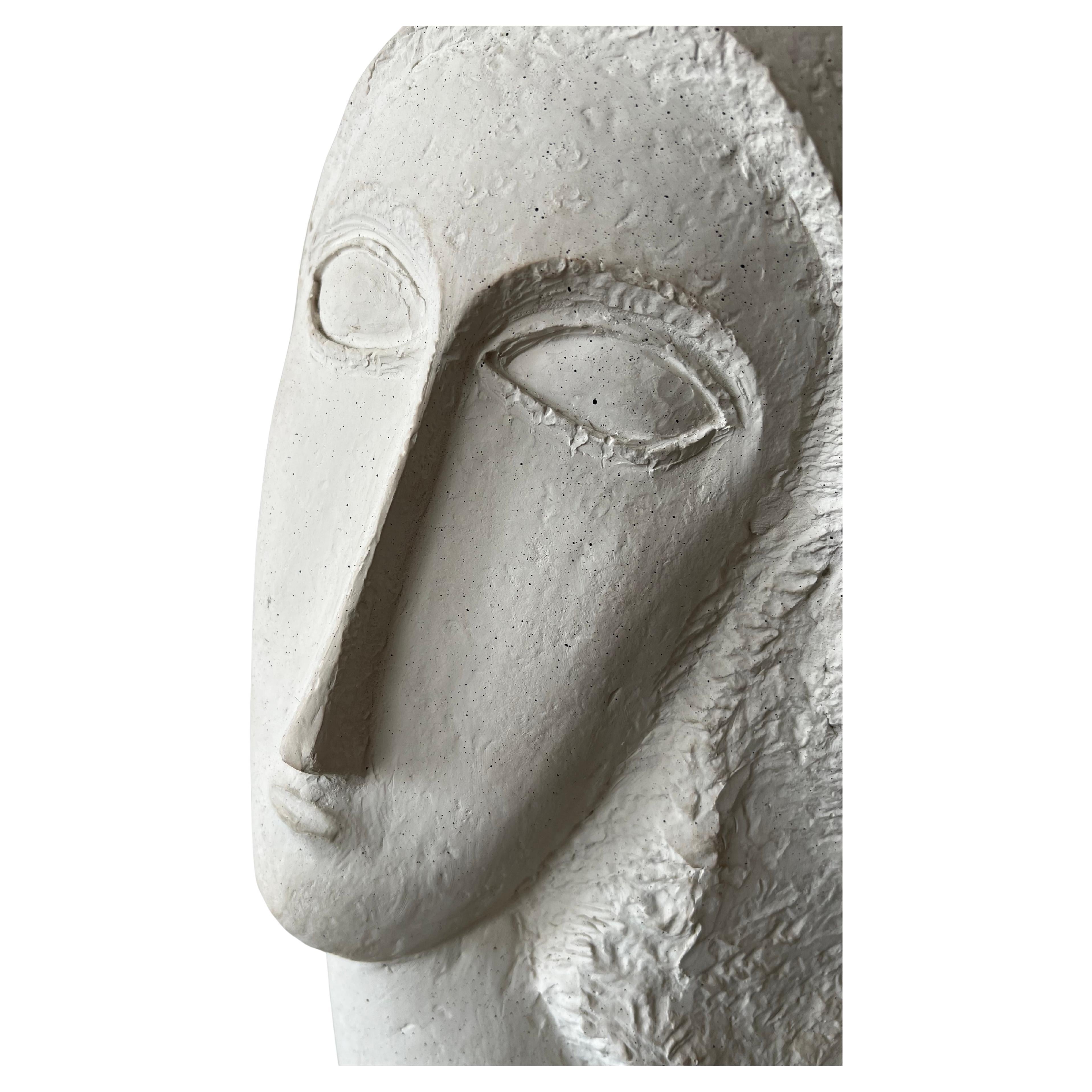 Nello stile di Jeanne Modigliani-ritratto dell'immortale Jeanne Hebuterne....Realizzato nel 1985 circa da Austin Productions. Gesso su base di legno/formica. Ben fatto con l'intonaco che imita la texture del marmo ma con una presenza propria...