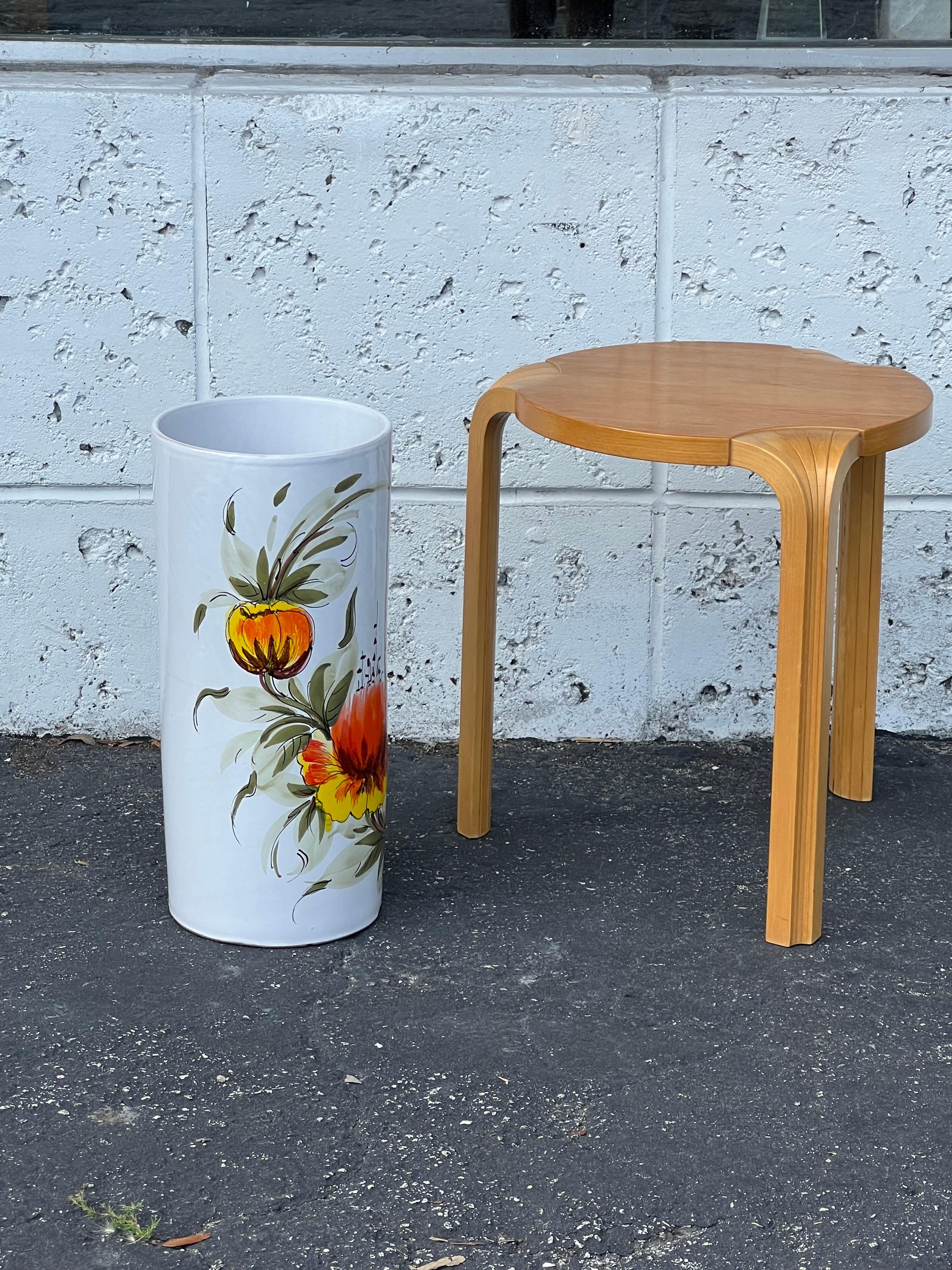 Dipinto a mano Portaombrelli in ceramica anni '70 dipinto a mano in vendita