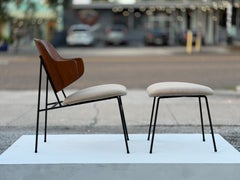 Ein „Penguin“-Sessel und eine Ottomane von Kofod Larsen – ein dänischer Modern-Klassiker
