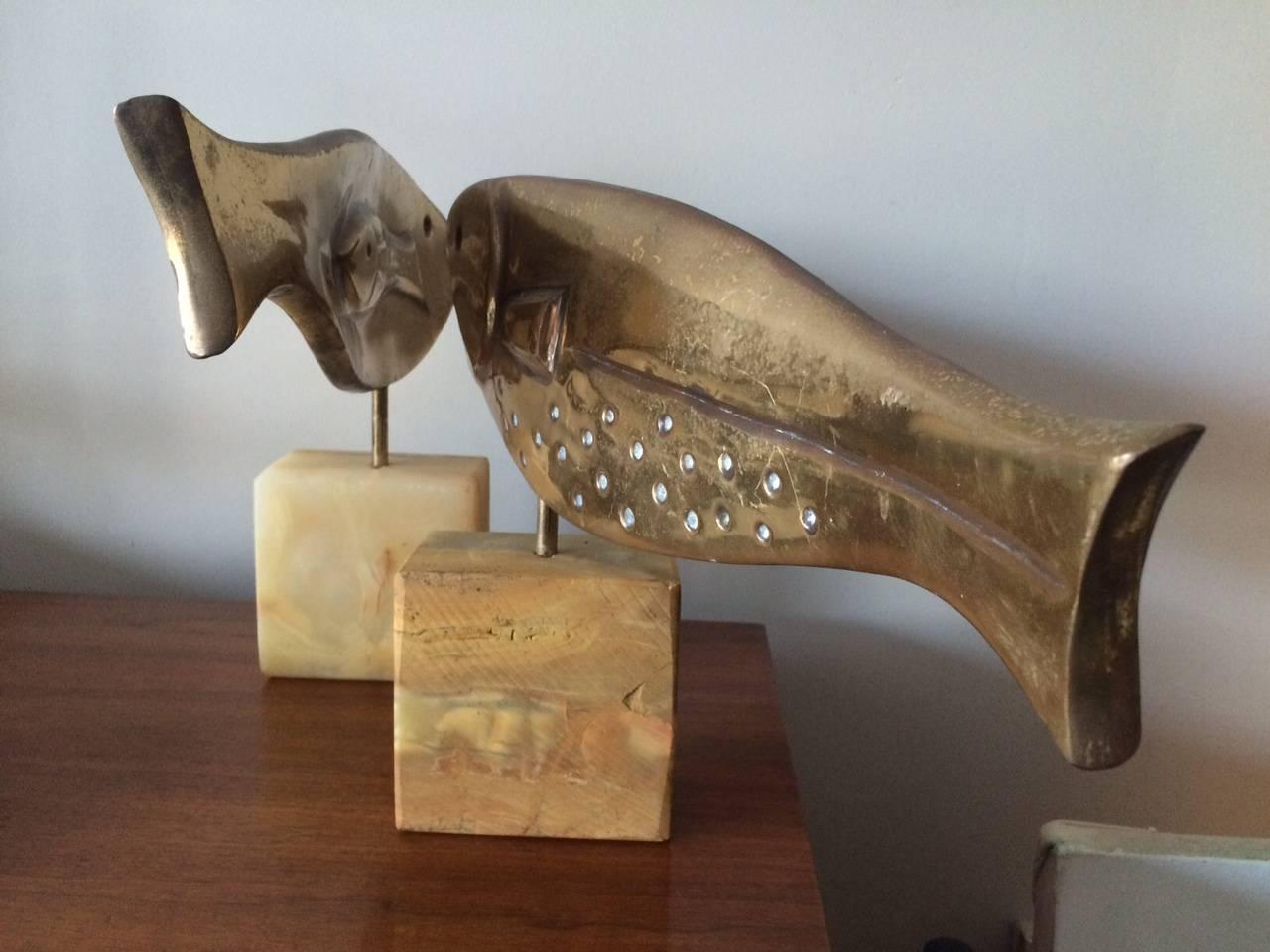 Paire de grandes sculptures de poissons en laiton de Curtis Jere en vente 4