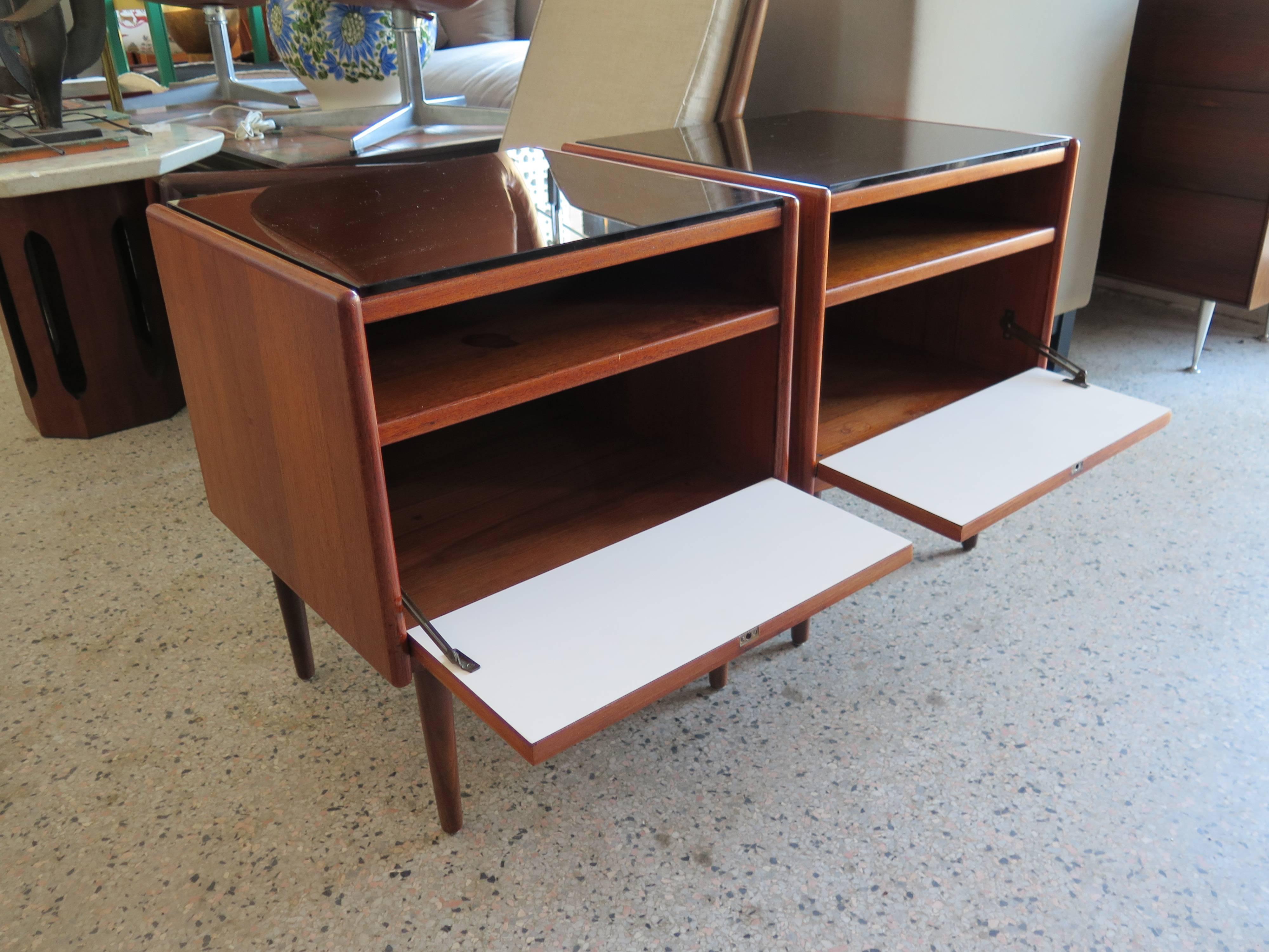 Mid-Century Modern Pair of Night Stands by Borge Mogensen