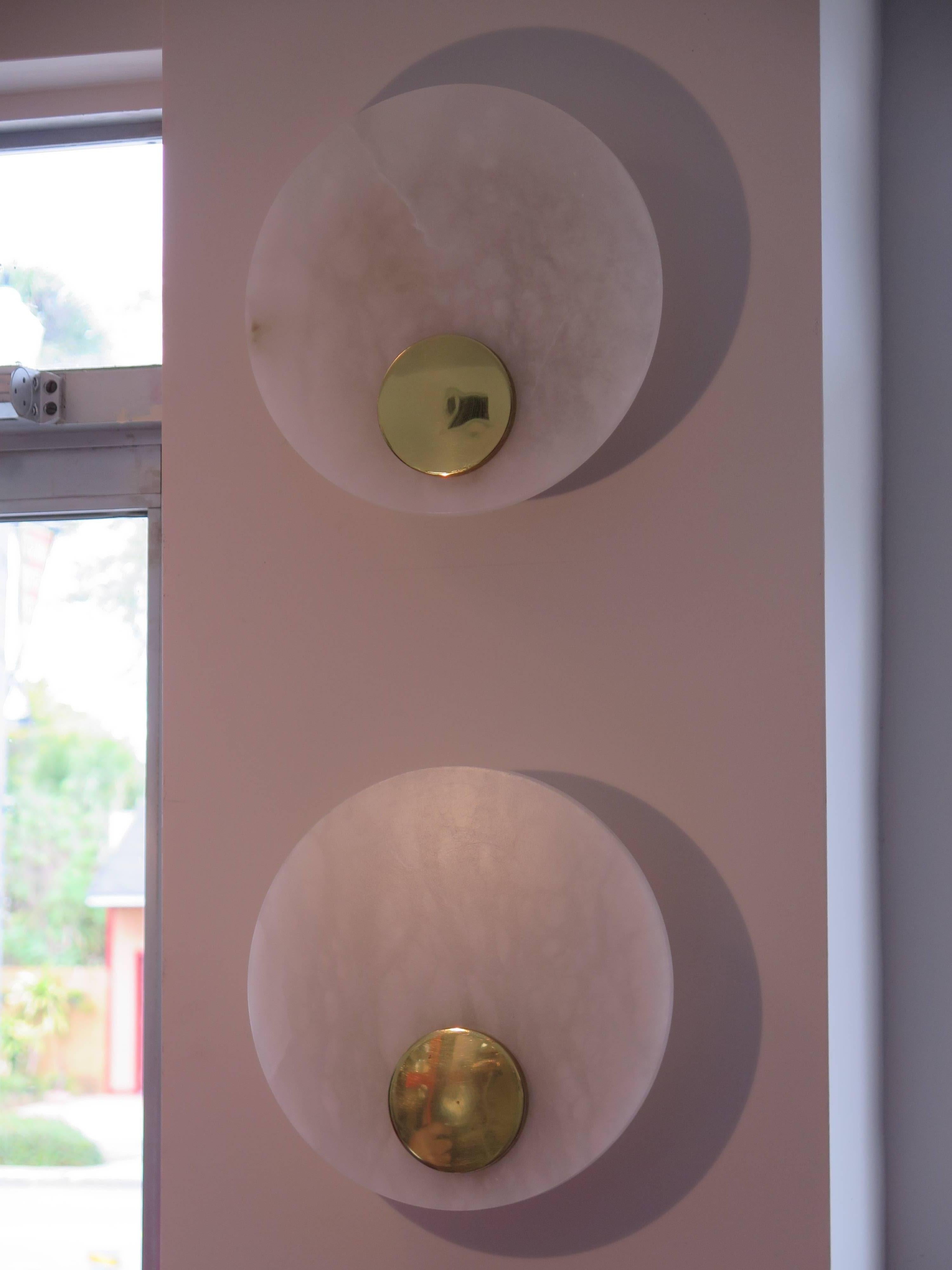 Set of Three Alabaster and Brass Sconces by Lightolier In Good Condition In St.Petersburg, FL