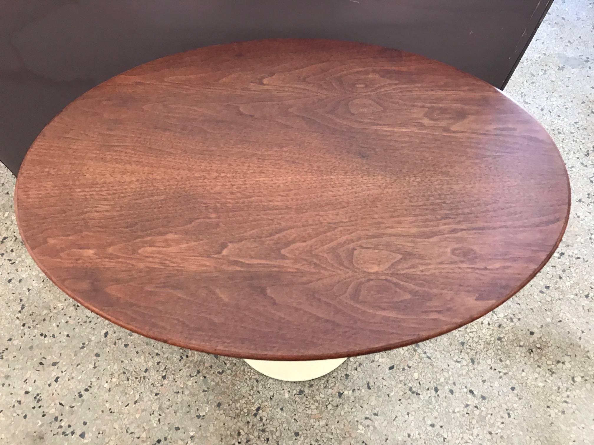 Saarinen Knoll Elliptical Table Walnut 2