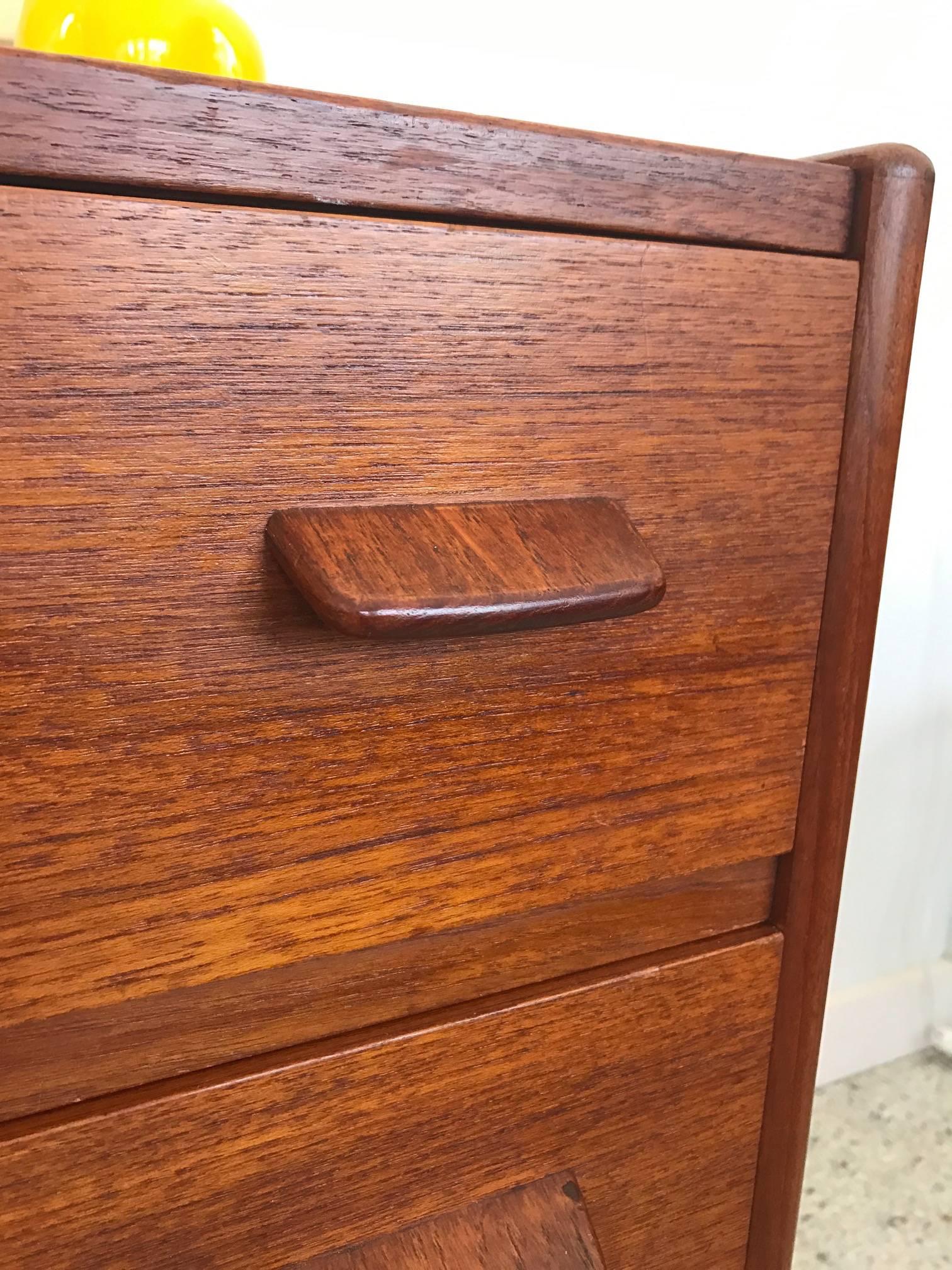 Mid-Century Modern Poul Volther Danish Small Chest 1960s FDB Mobler Denmark Teak and Oak