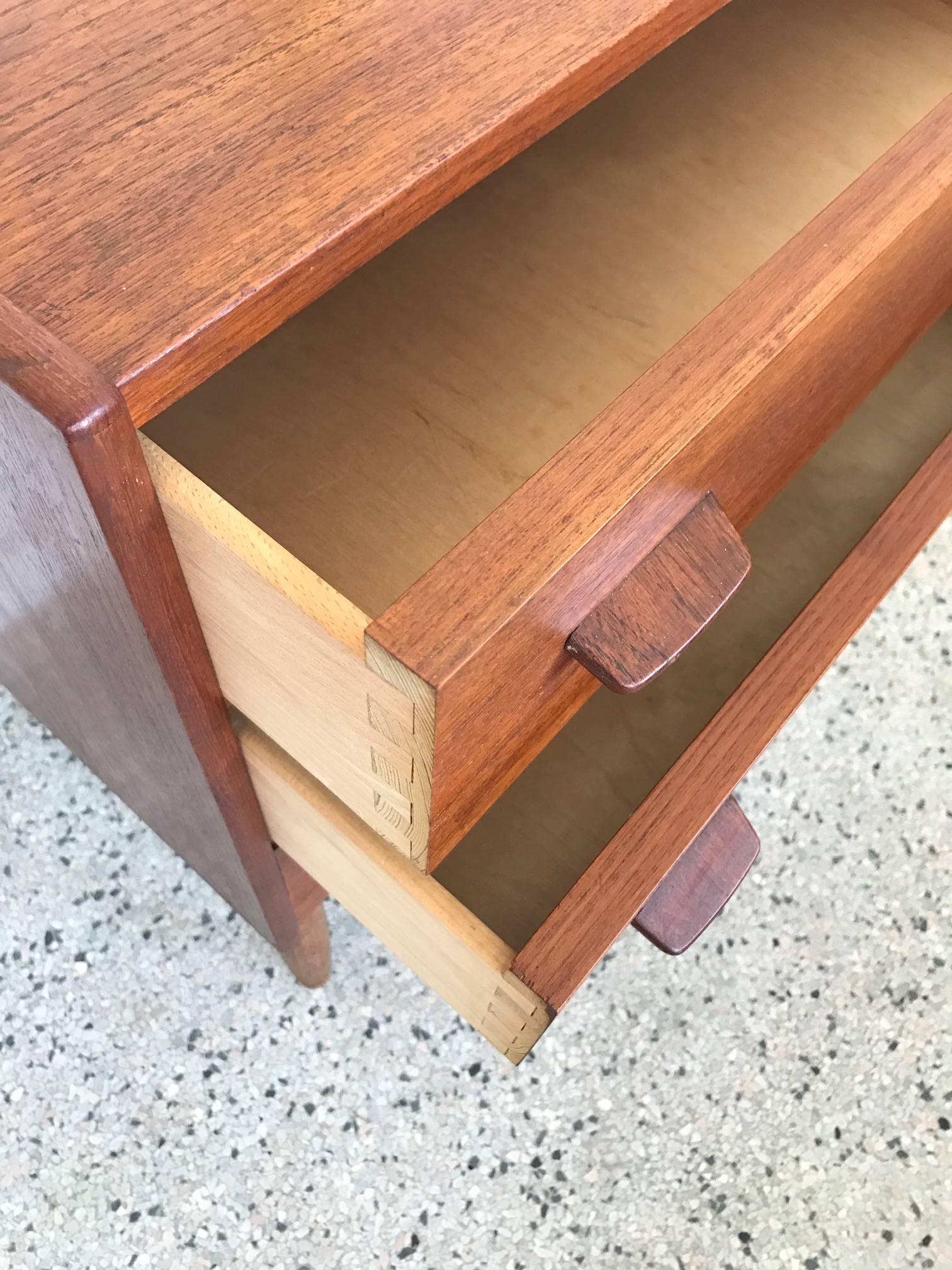 Poul Volther Danish Small Chest 1960s FDB Mobler Denmark Teak and Oak In Good Condition In St.Petersburg, FL