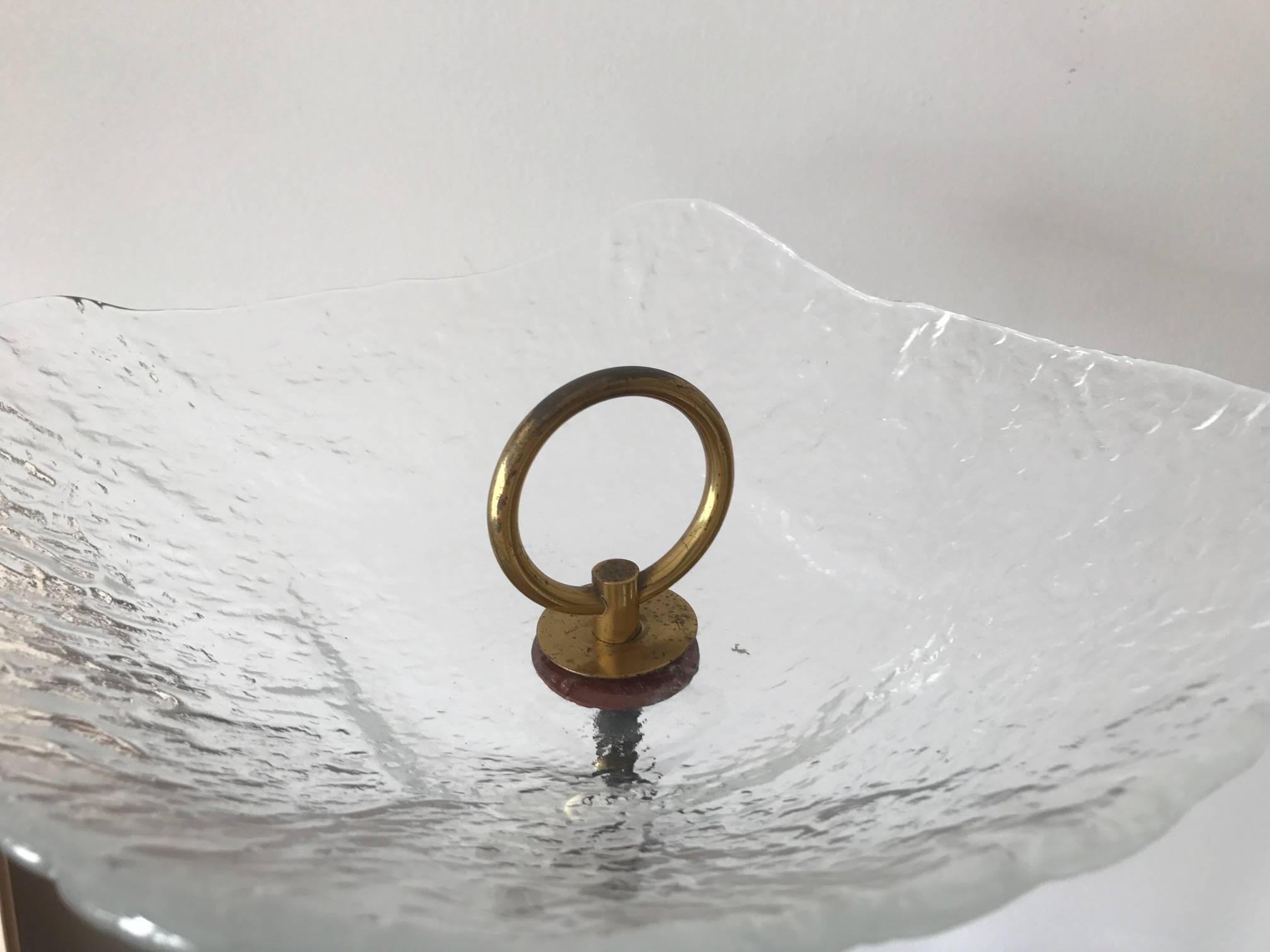 Guéridon italien inhabituel avec plateau en verre moulé Bon état - En vente à St.Petersburg, FL