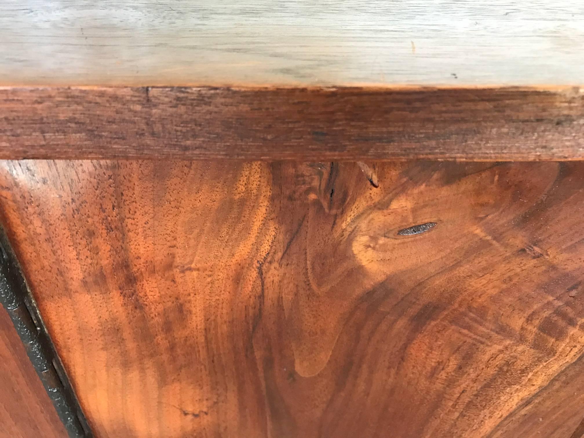 Wandschrank mit Wandmontierung von Phillip Lloyd Powell (Mitte des 20. Jahrhunderts) im Angebot