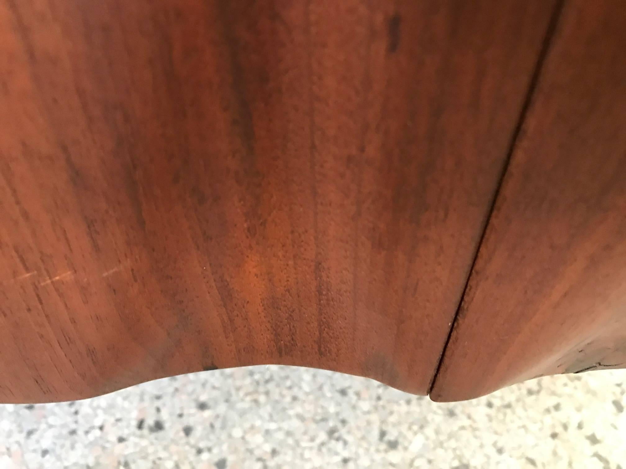 Wandschrank mit Wandmontierung von Phillip Lloyd Powell im Angebot 1