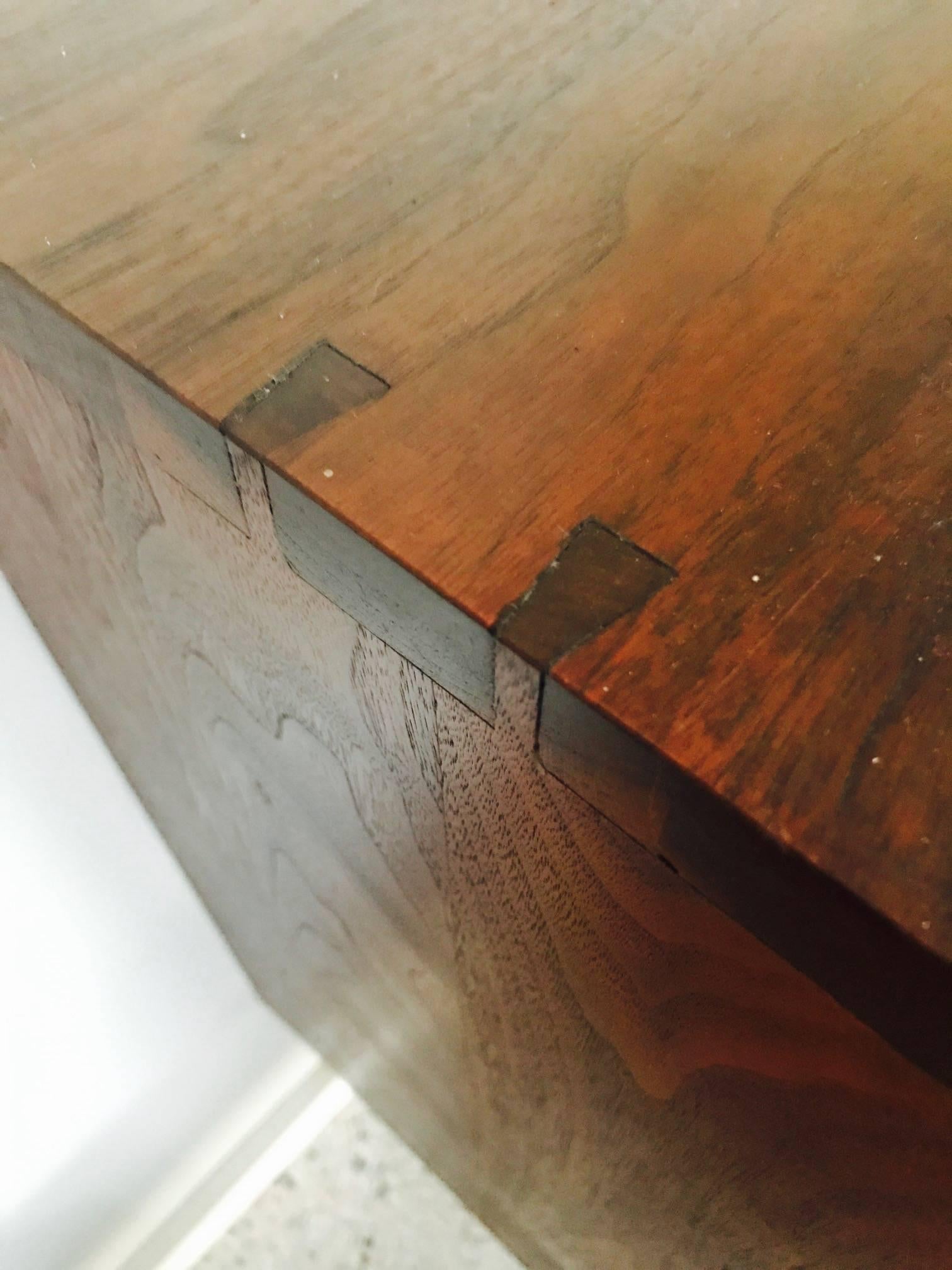 Wandschrank mit Wandmontierung von Phillip Lloyd Powell im Angebot 4