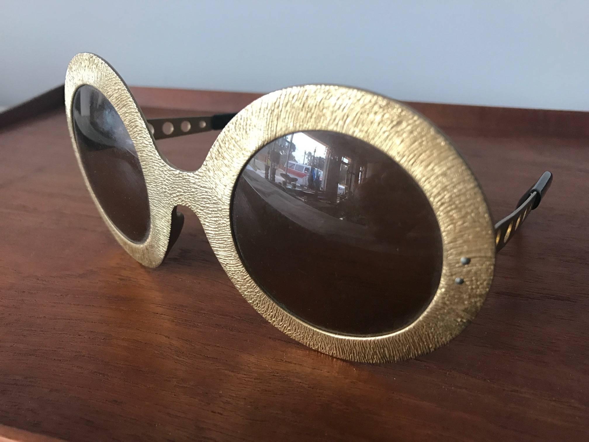 Pair of Vintage French 1970s Sunglasses In Good Condition For Sale In St.Petersburg, FL