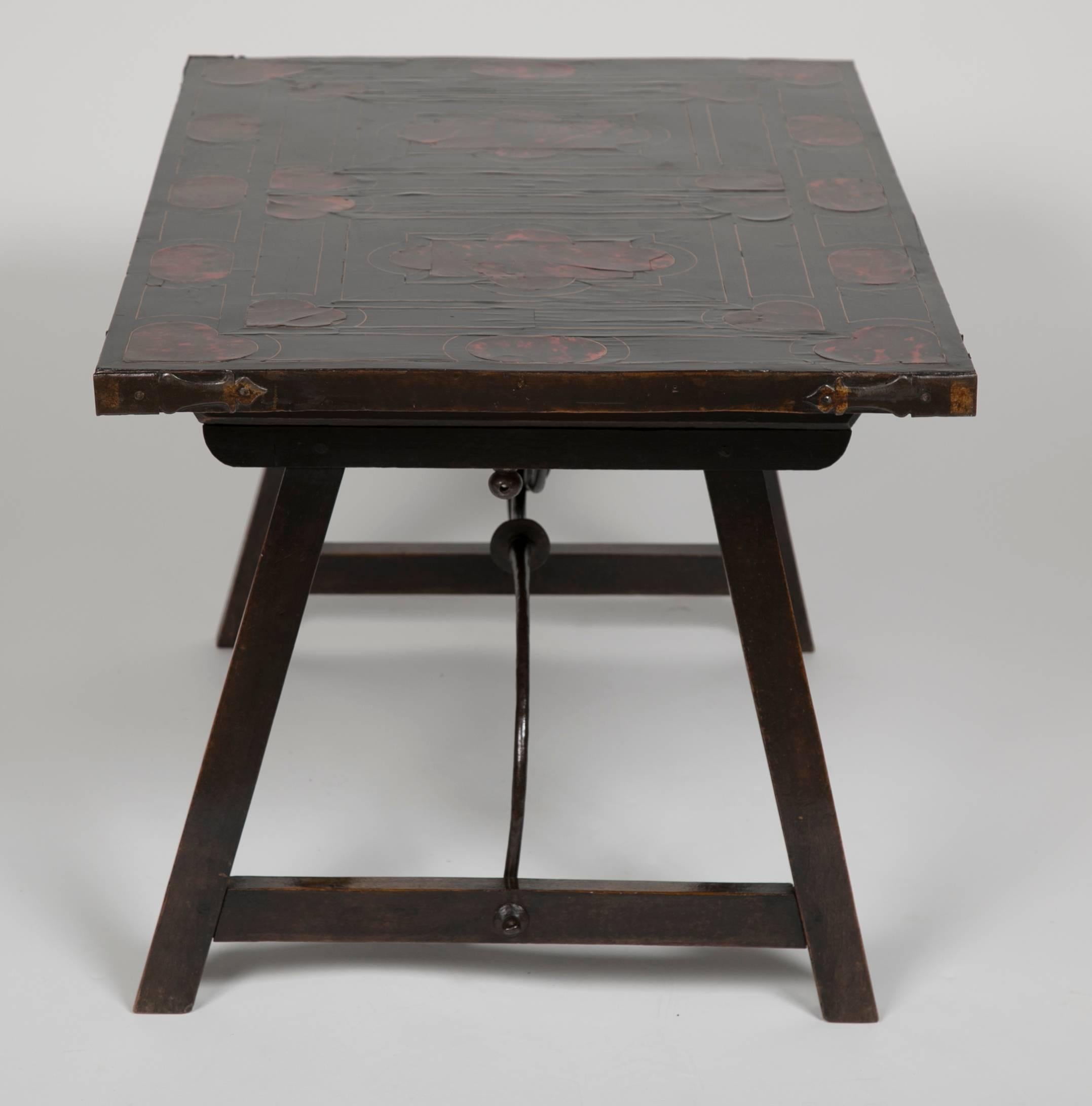 18th century Spanish Baroque low side table with rosewood and tortoiseshell inlaid top, with wrought iron stretchers. 