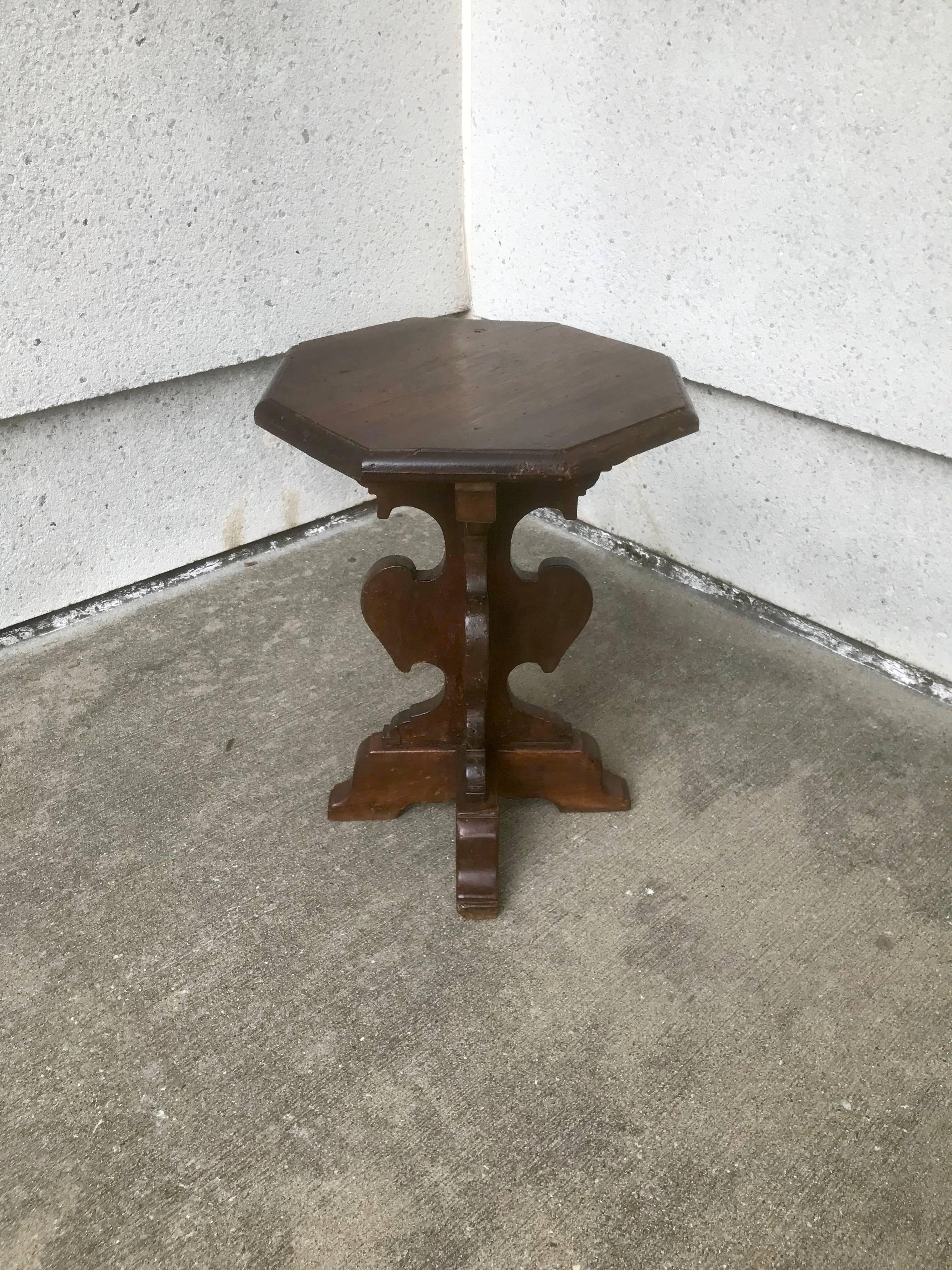 Italian Baroque Walnut Hexagonal Side Table In Excellent Condition In Stamford, CT