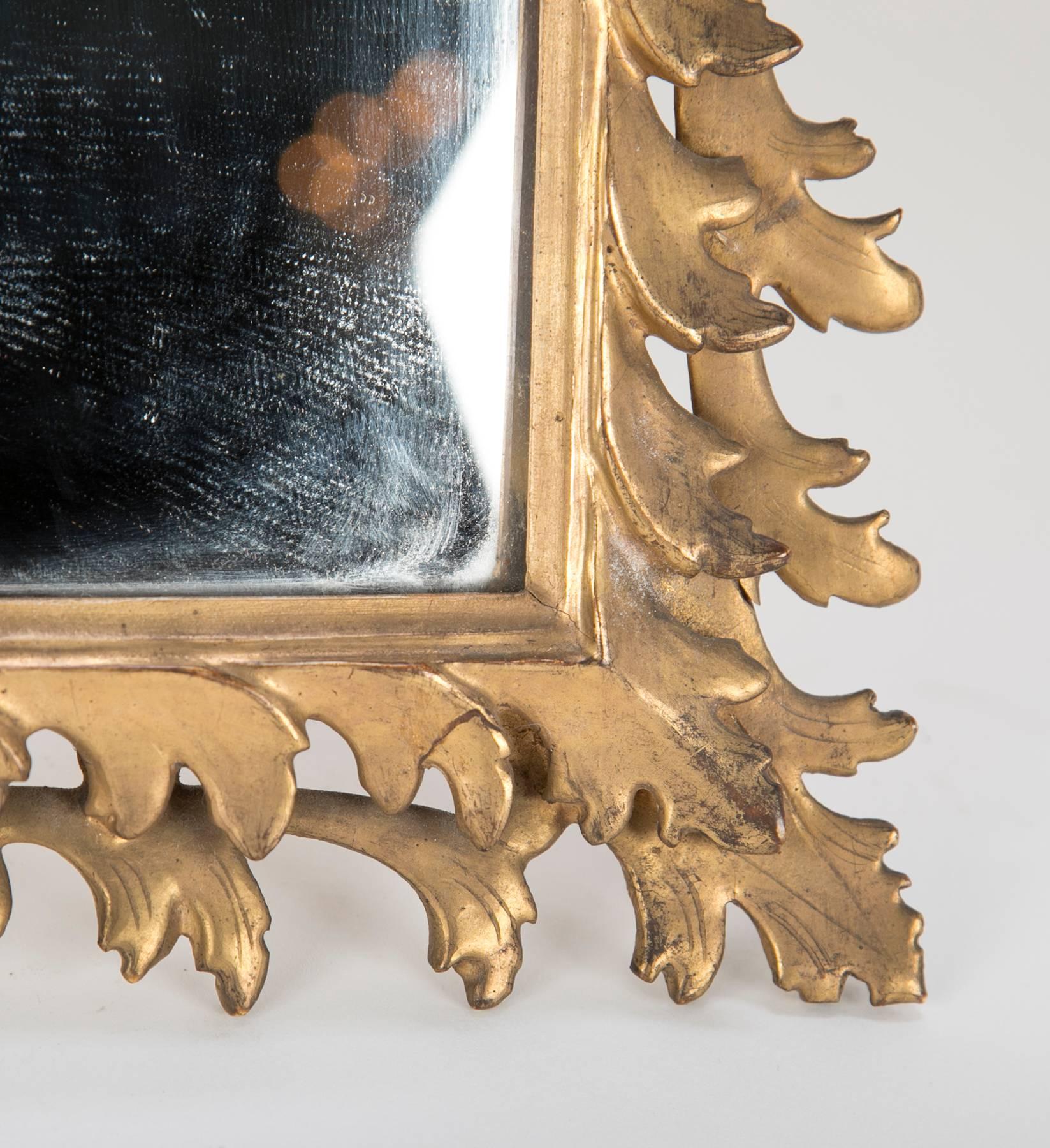 Italian Rococo Giltwood Tabletop Vainty Mirror In Excellent Condition For Sale In Stamford, CT