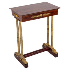 Tavolino Regency in mogano con piano sollevabile, gambe in bronzo dorato, Francia, 1815
