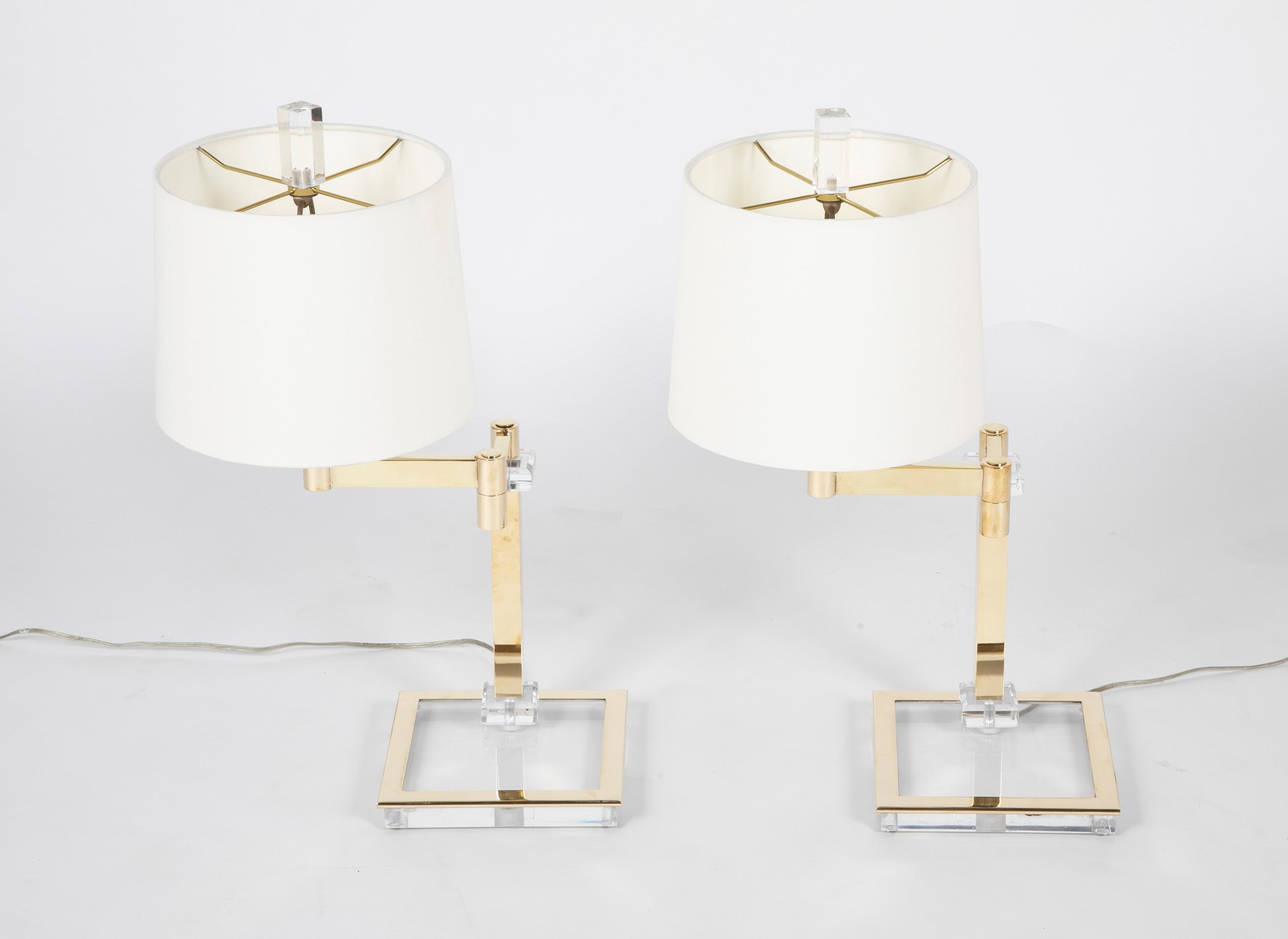 Pair of Italian Mid Century Modern Lucite and Brass Adjustable Bedside Lamps For Sale