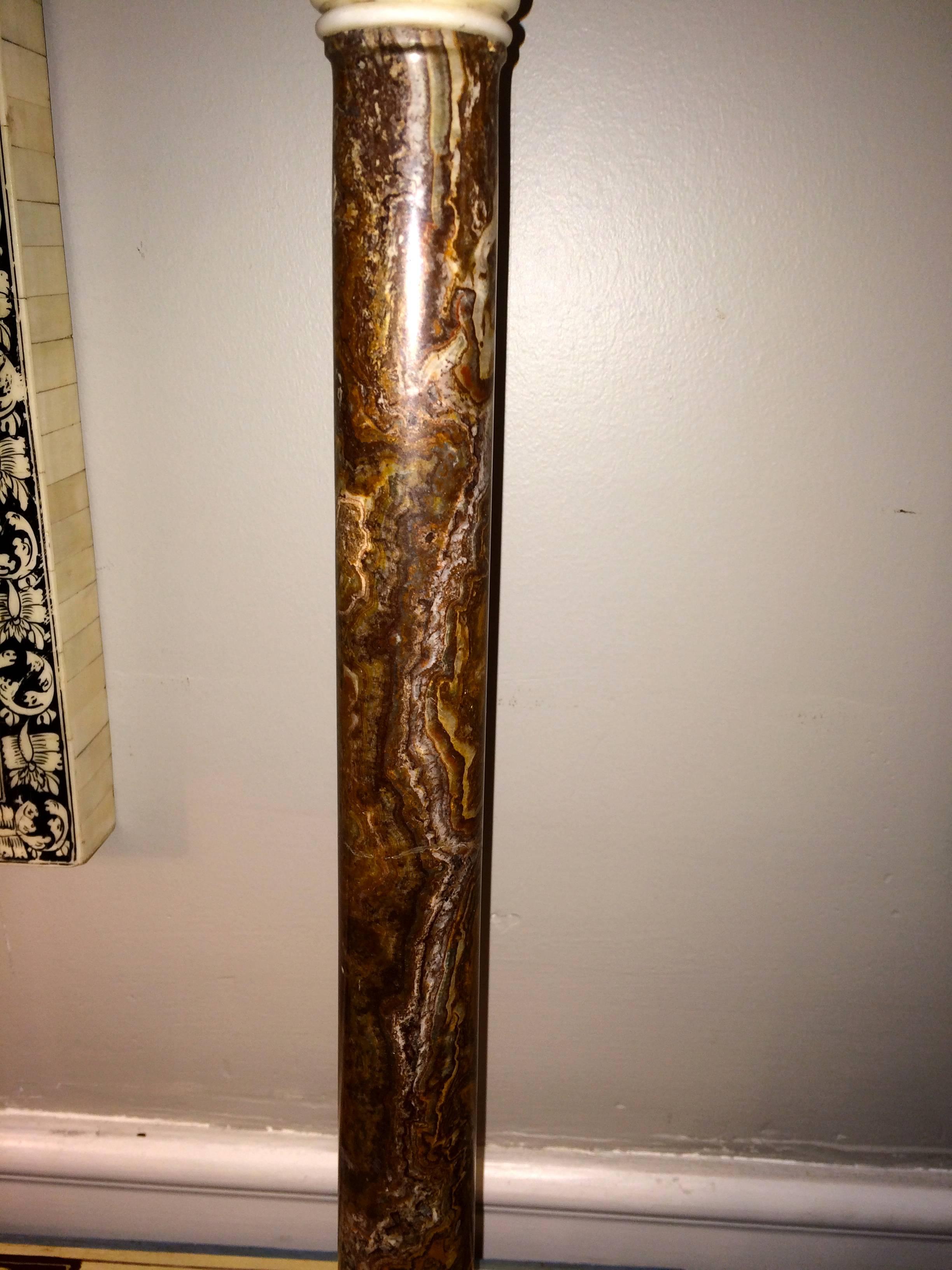 18th Century Italian Agate Column with Carara Marble Capitals In Excellent Condition In Stamford, CT