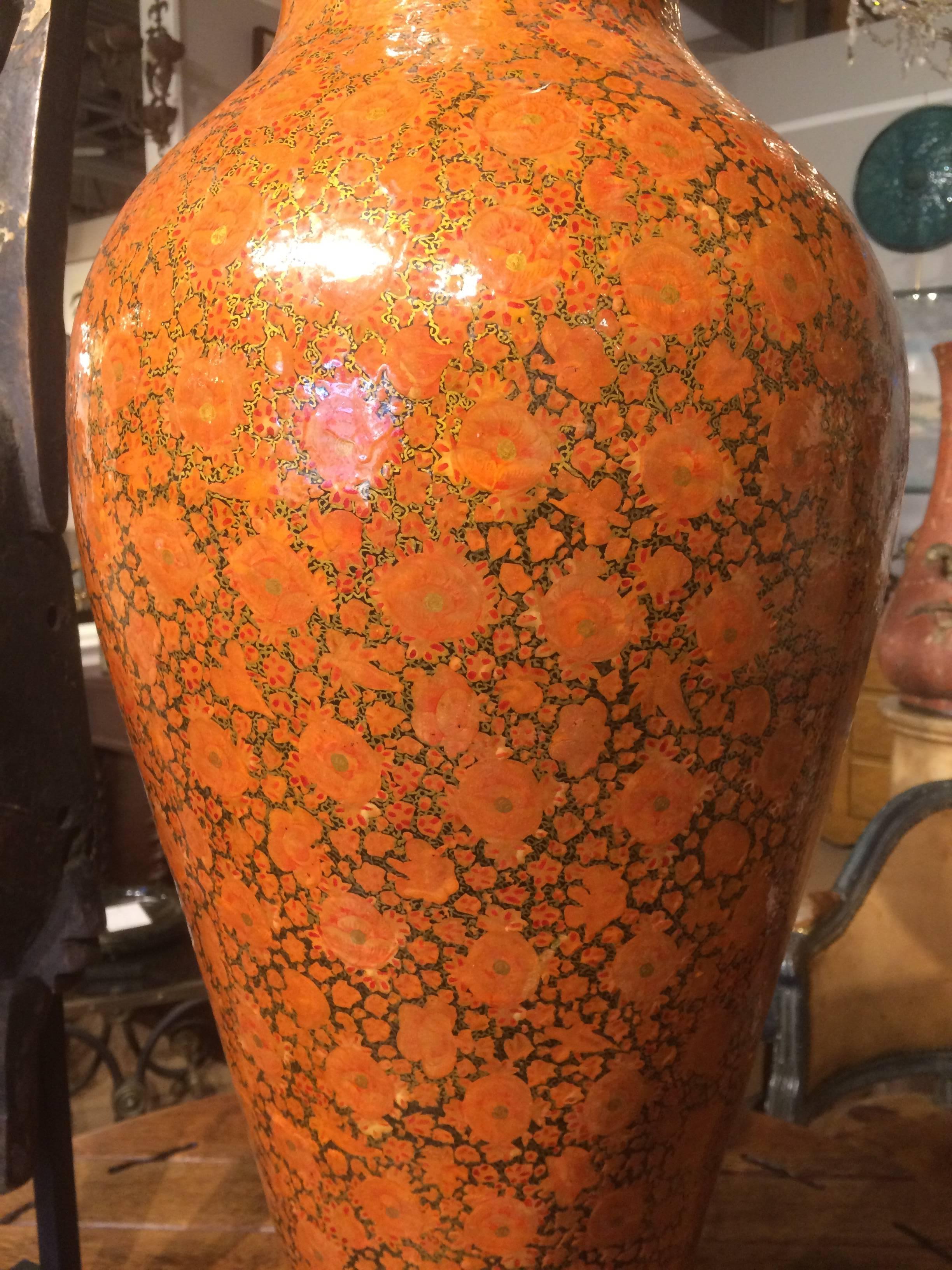 Kashmiri Large Scale Red Lacquer Papier Mache Urn In Good Condition For Sale In Stamford, CT