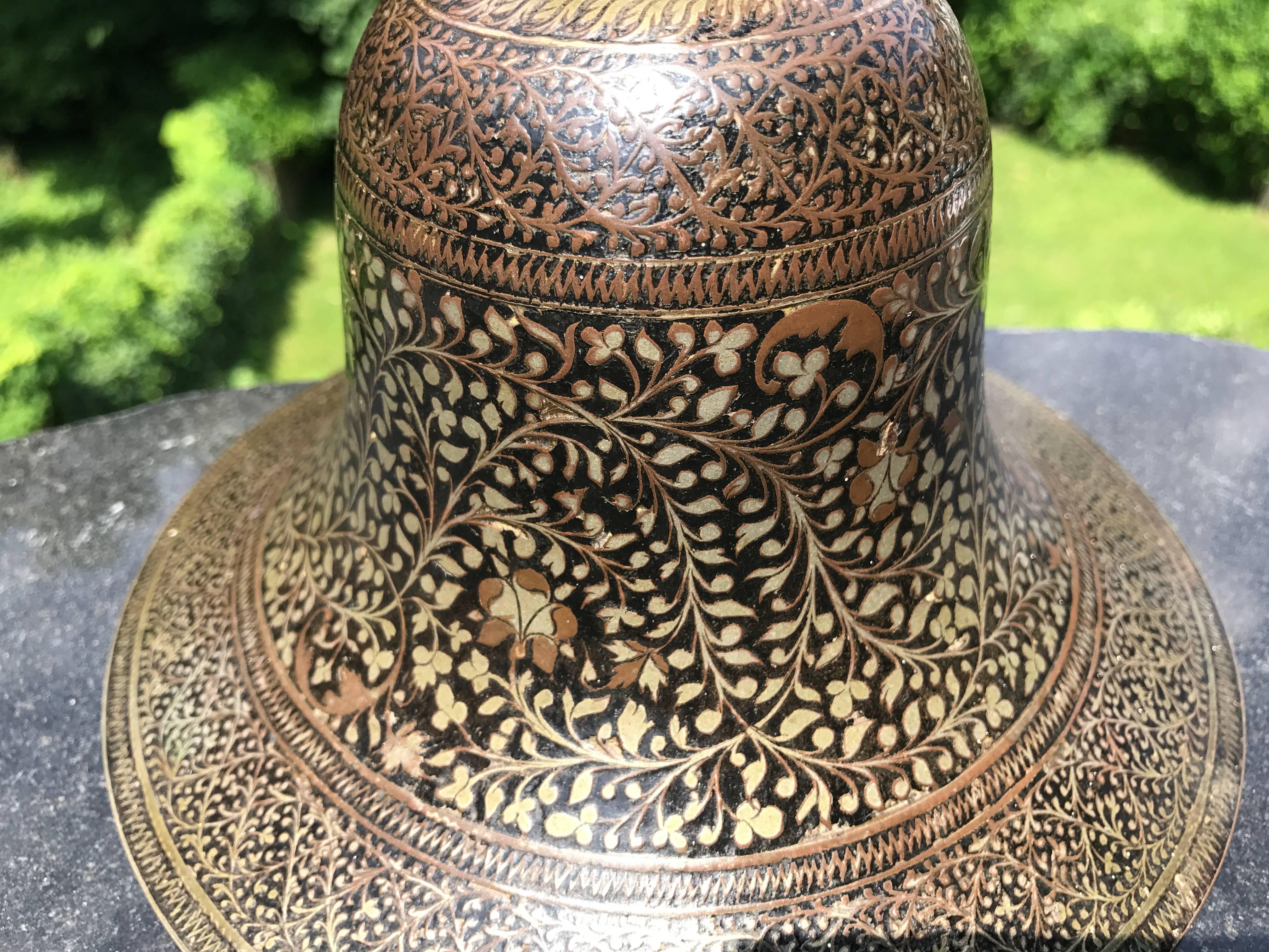 Indian Mughal Lacquered and Silver Inlaid Bidri Hookah Base In Excellent Condition In Stamford, CT