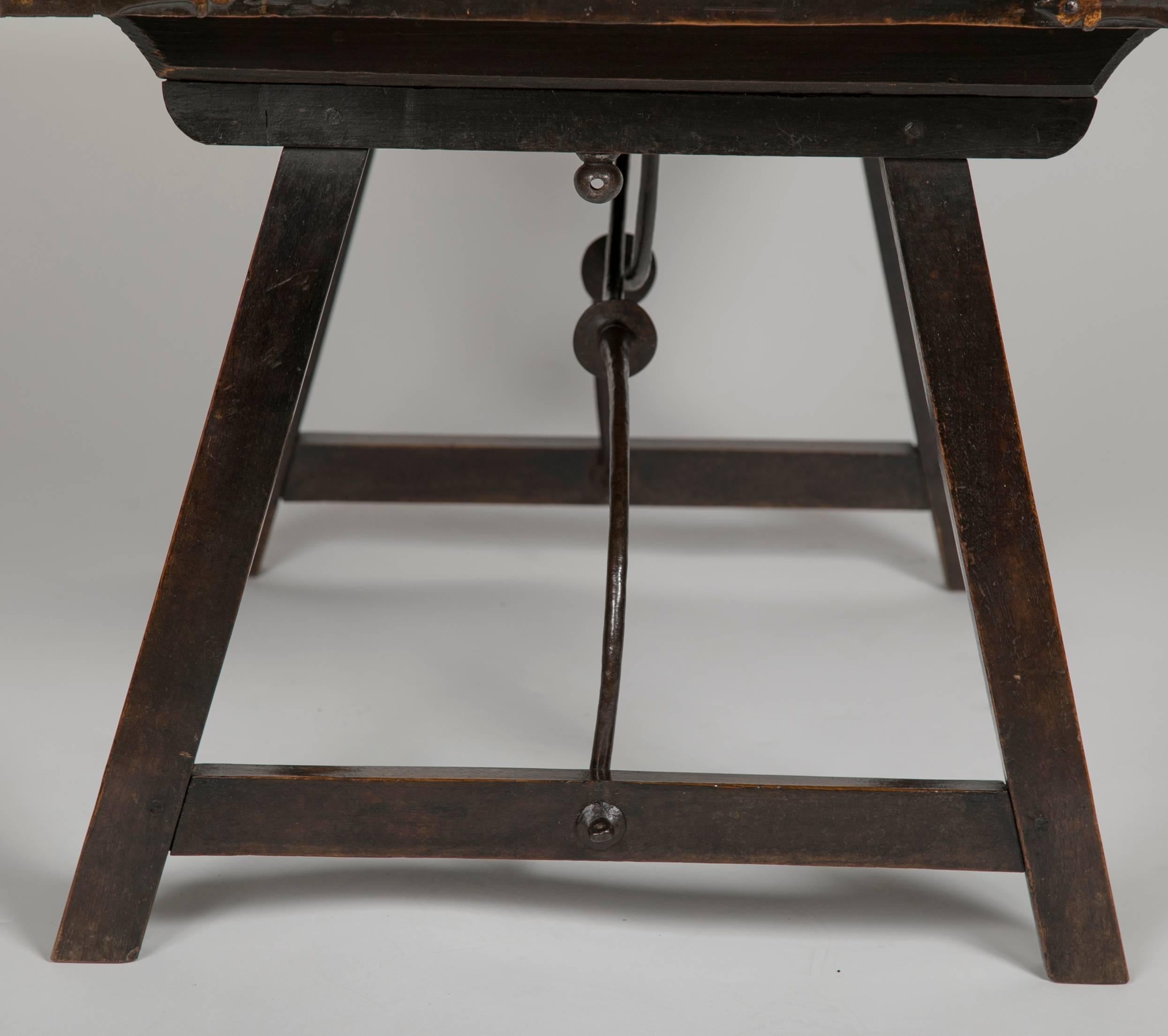 Spanish Baroque Rosewood and Tortoishell Inlaid Side Table For Sale 5
