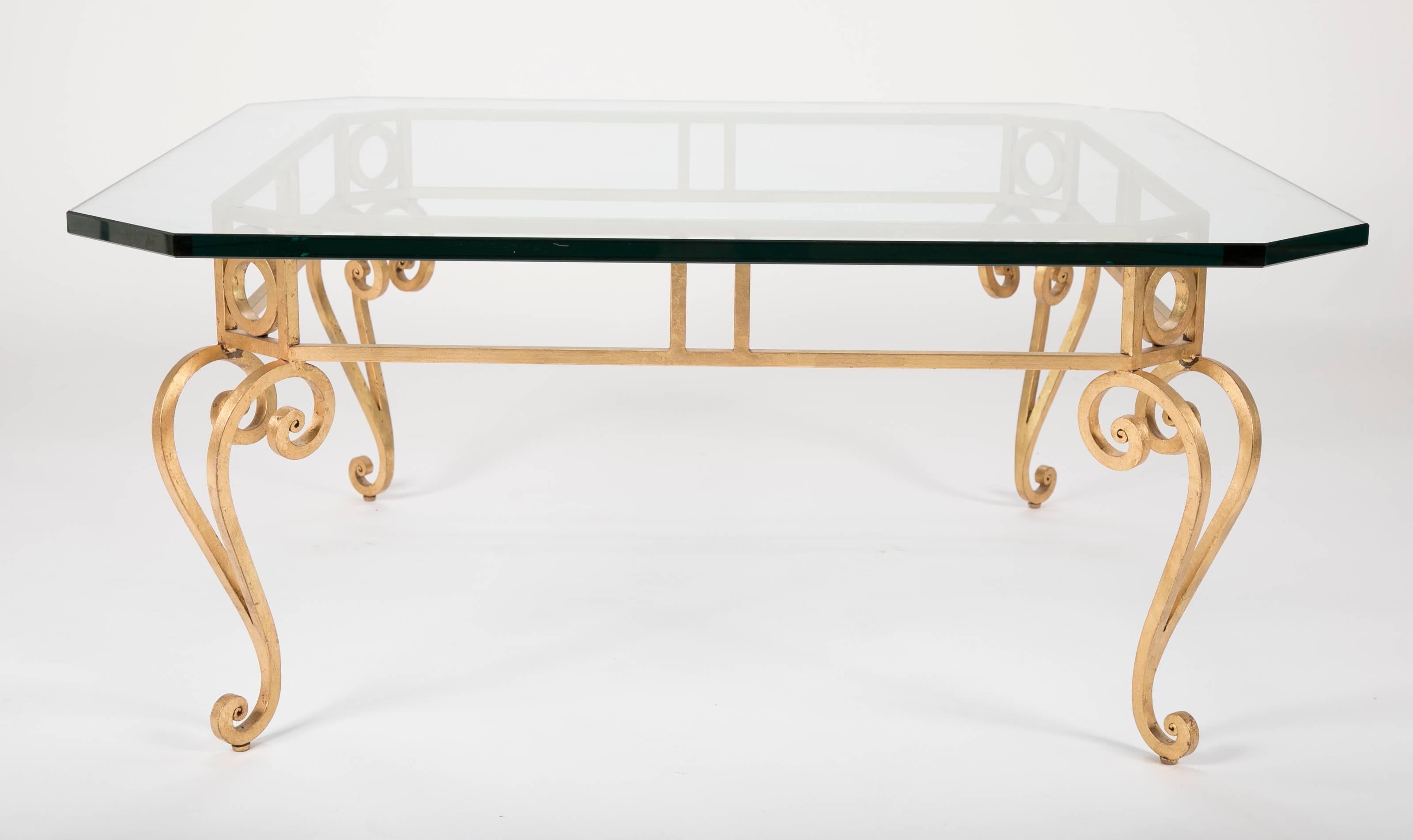 Hollywood Regency Mid Century Modern Gilt Iron Glass Top Coffee Table For Sale 1