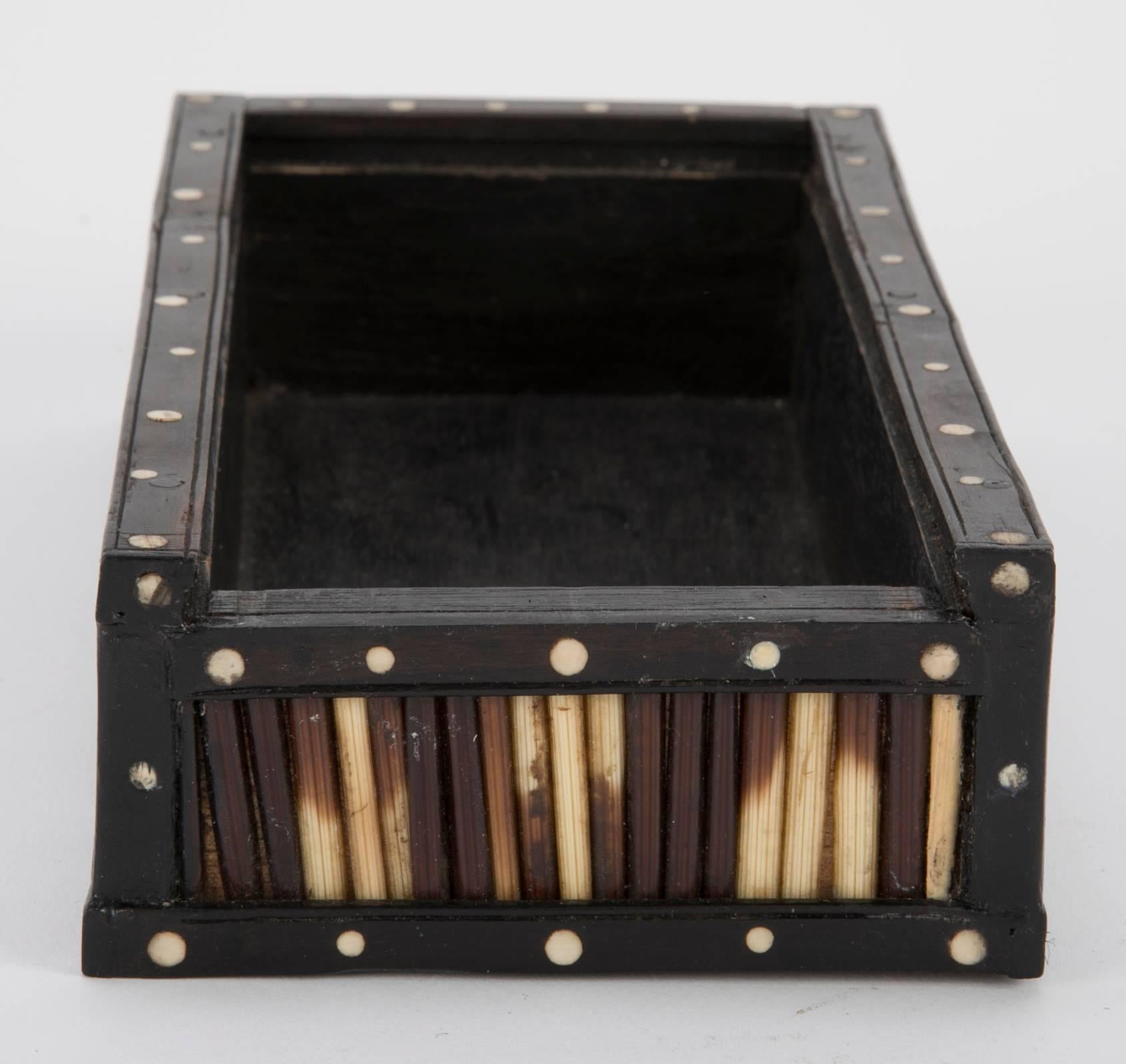 Anglo-Indian Porcupine Quill Pen Box In Excellent Condition In Stamford, CT