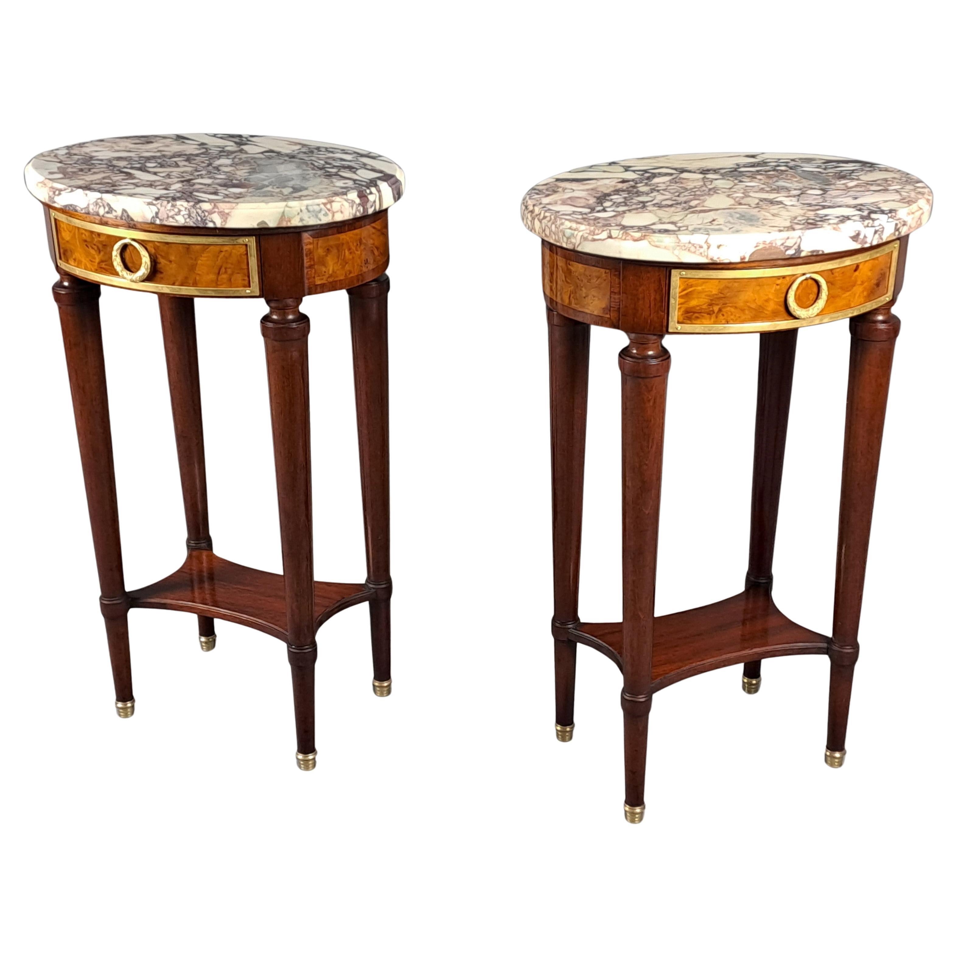 Paire de tables d'appoint de style Louis XVI en vente