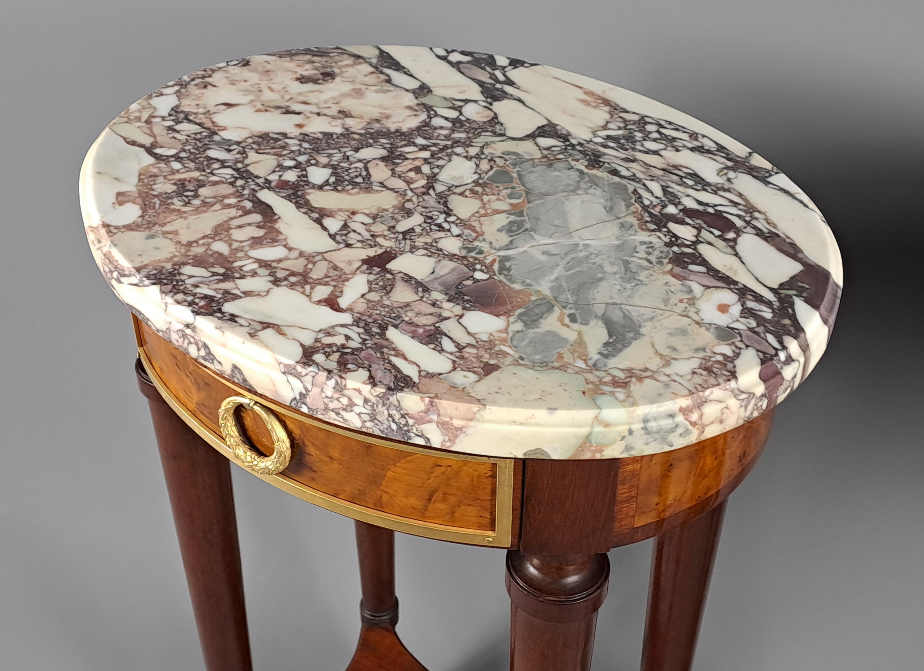 Marqueterie Paire de tables d'appoint de style Louis XVI en vente
