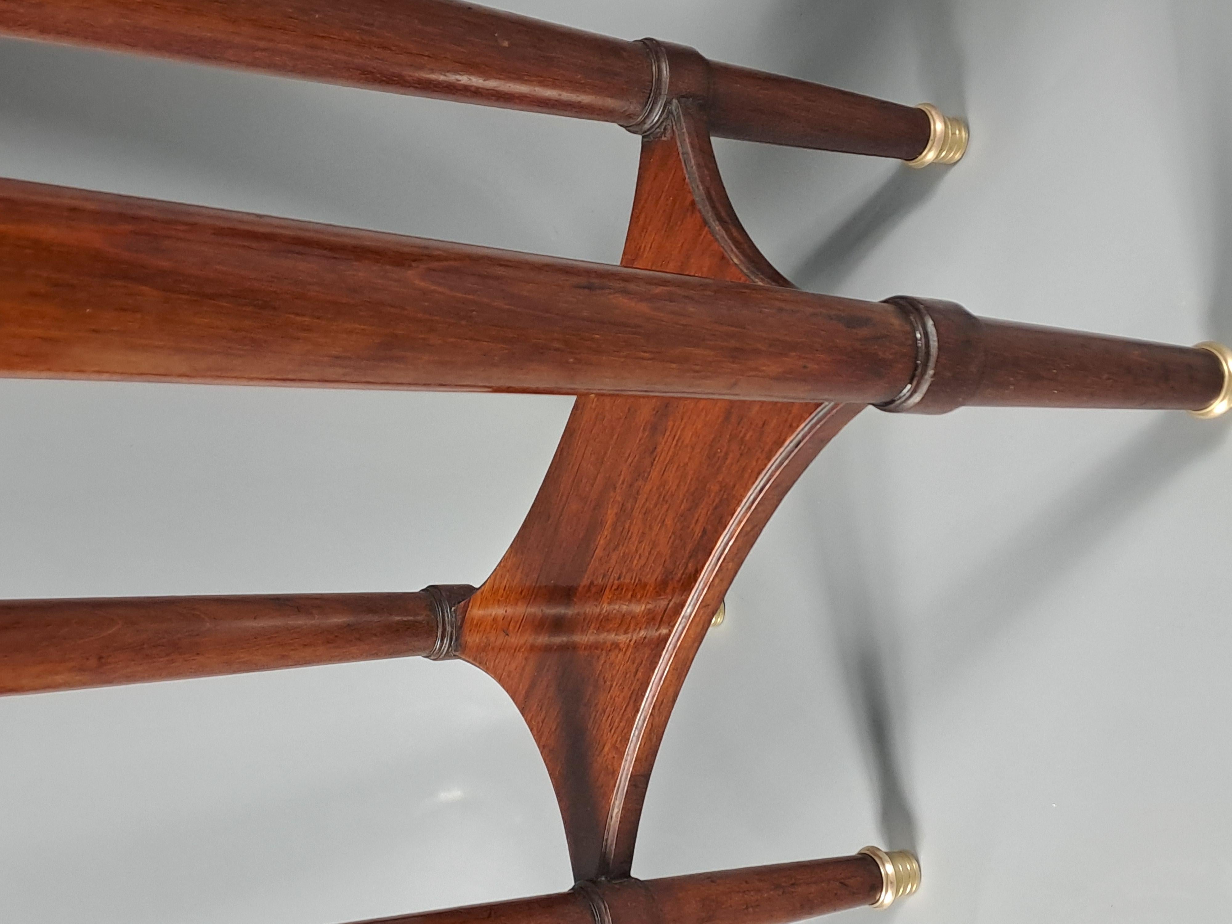 XIXe siècle Paire de tables d'appoint de style Louis XVI en vente