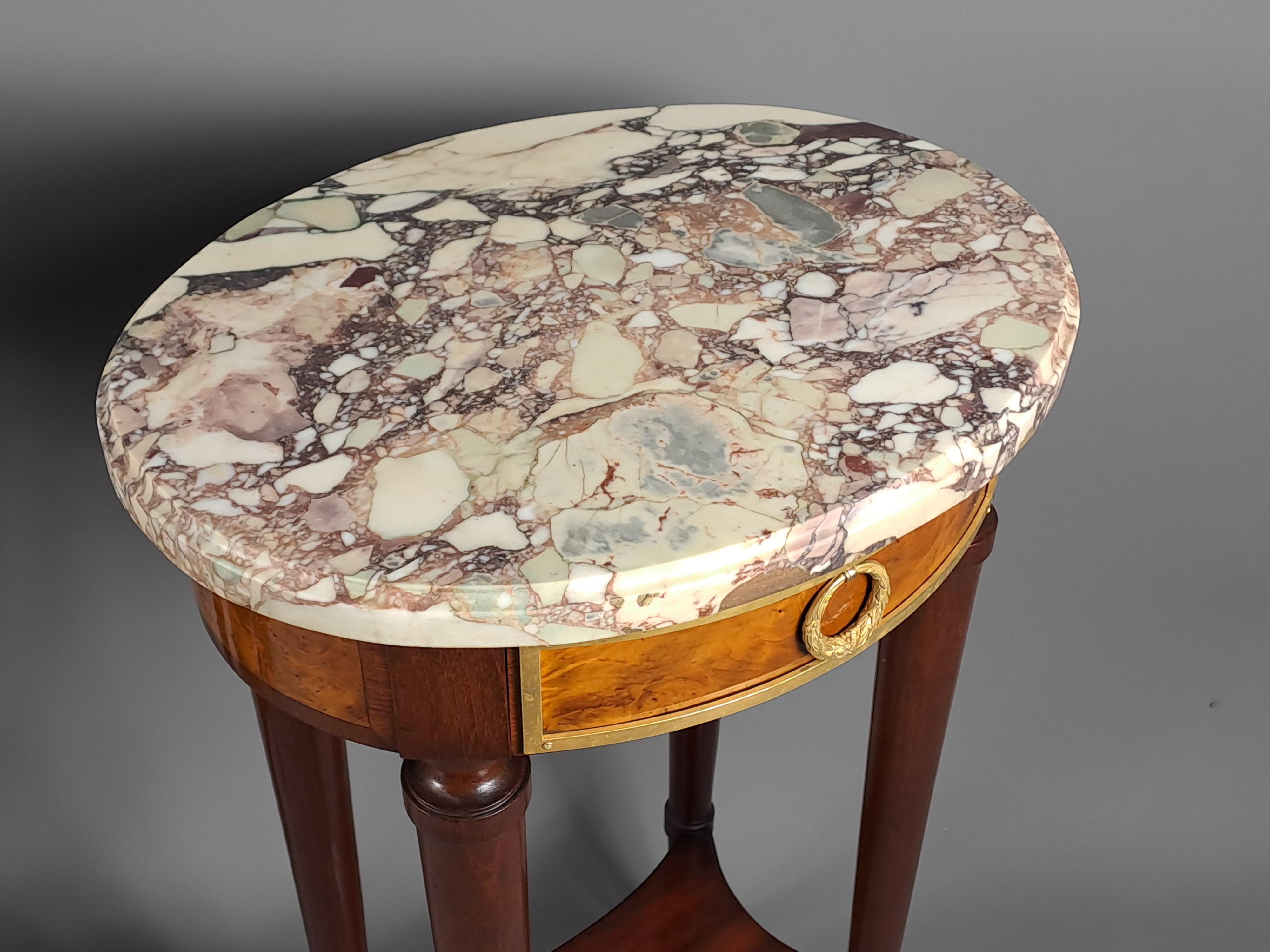 Français Paire de tables d'appoint de style Louis XVI en vente