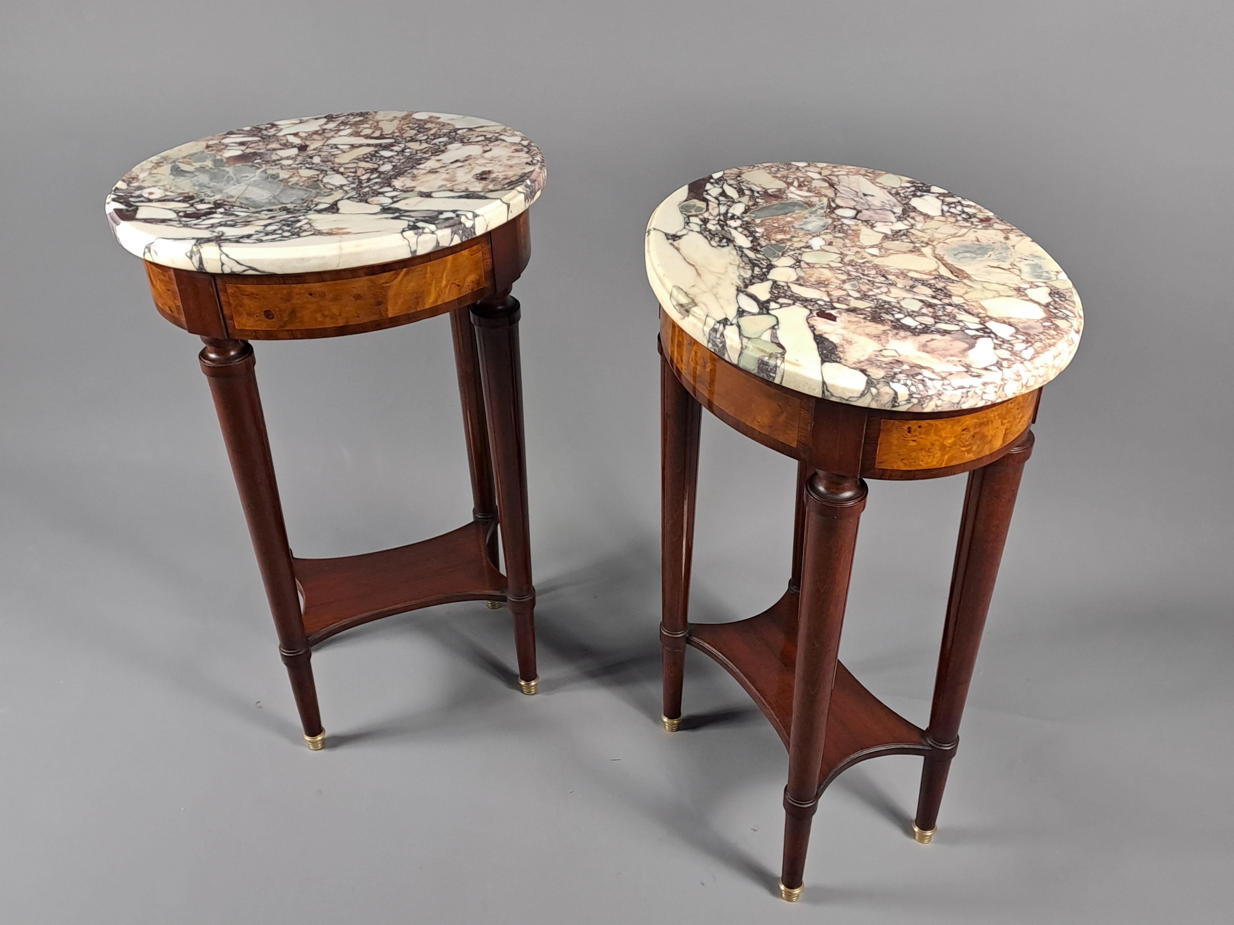 Paire de tables d'appoint de style Louis XVI en vente 5