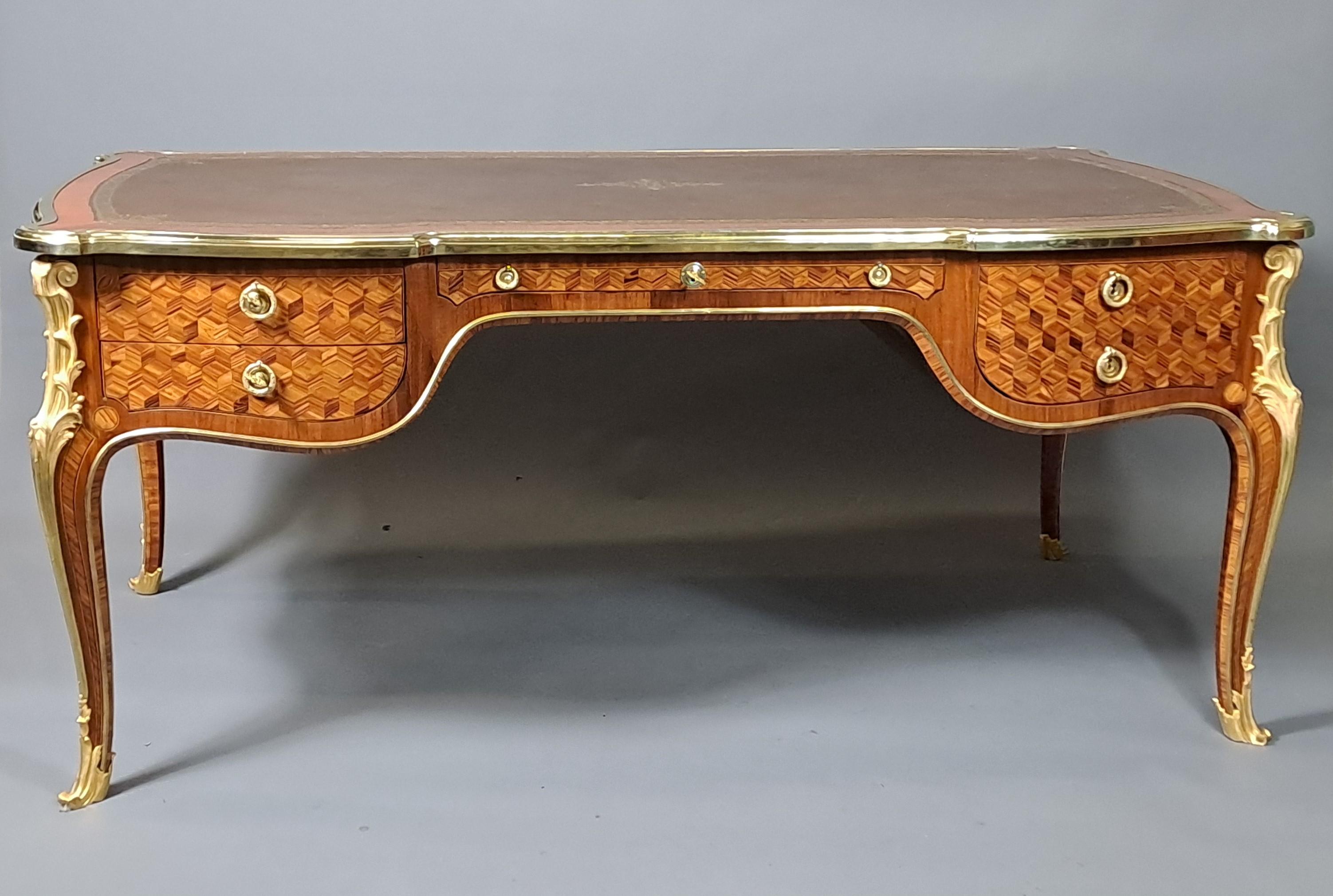 Large Transitional Style Bureau Plat  After Oeben In Good Condition For Sale In BARSAC, FR
