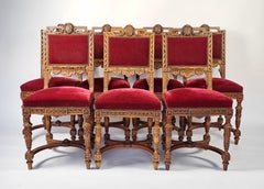 Ensemble de sept chaises de style Louis XIV en noyer sculpté