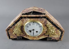 Horloge Art déco en marbre et bronze doré